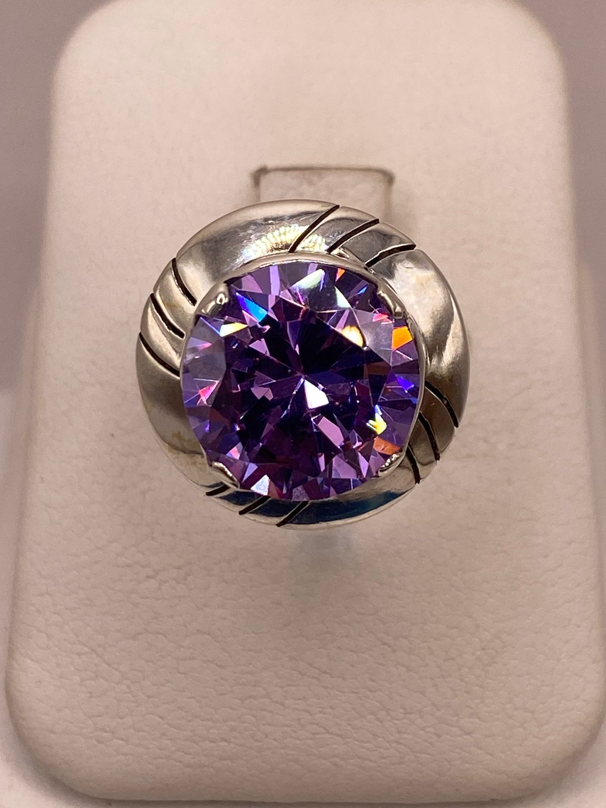 Anillo de Plata Ley 925 con Zirconia Morada