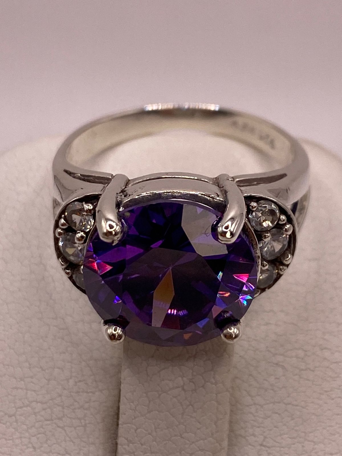 Anillo de Plata Ley 925 con Zirconia Morada