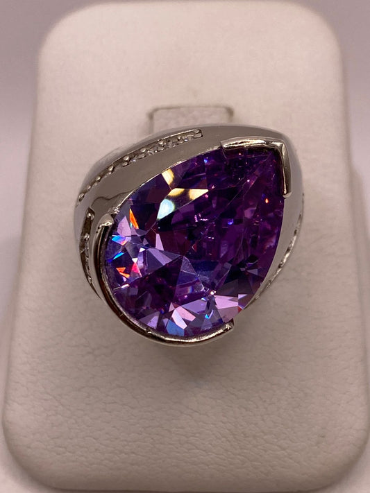 Anillo de Plata Ley 925 con Zirconia Morada en Forma de Gota, vista frontal