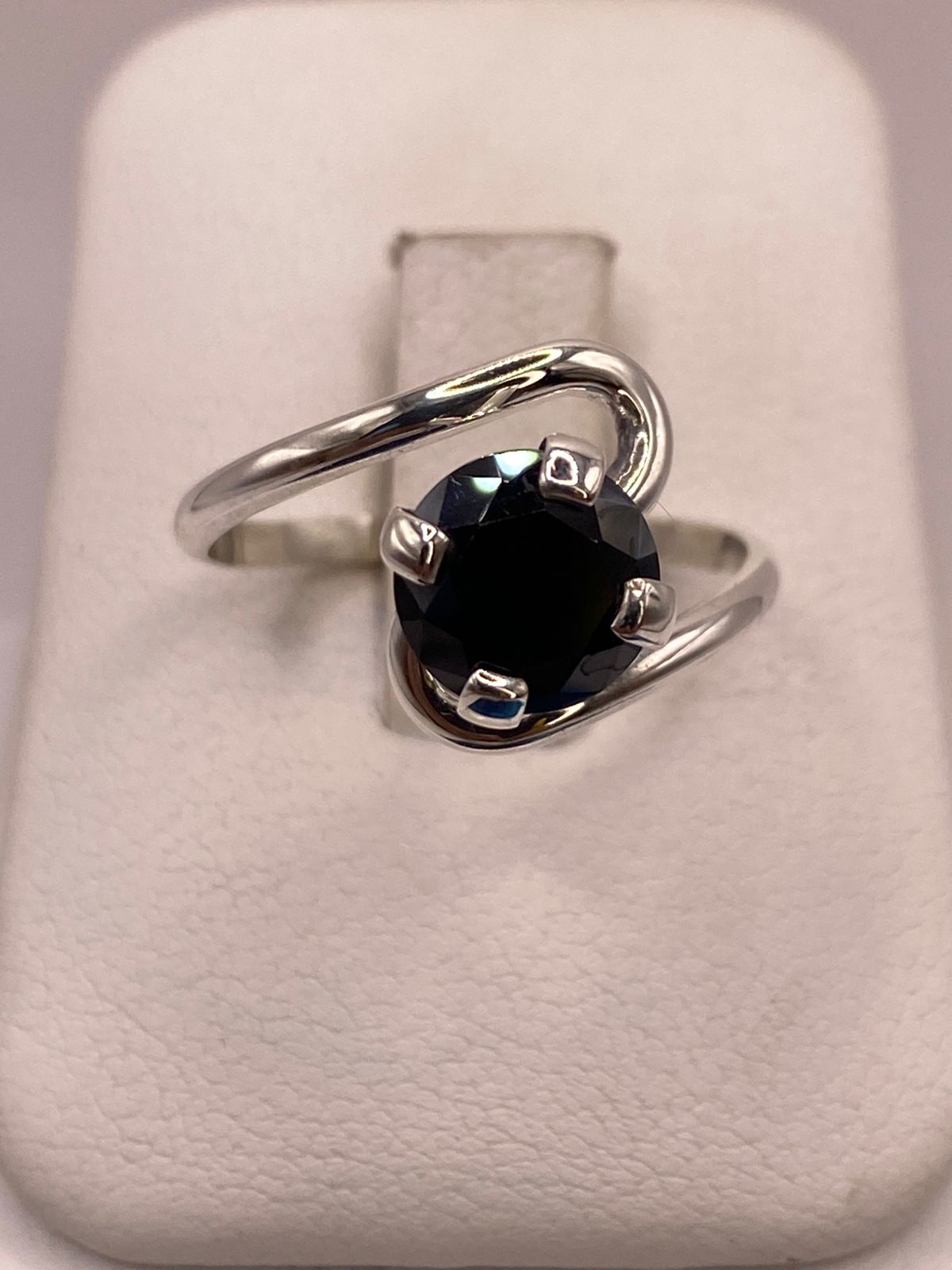 Anillo de Plata Ley 925 con Zirconia Negra