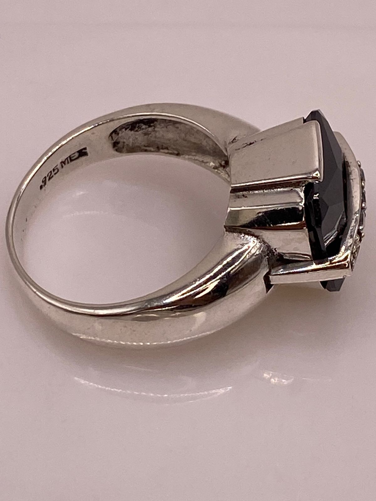 Anillo de Plata Ley 925 con Zirconia Negra