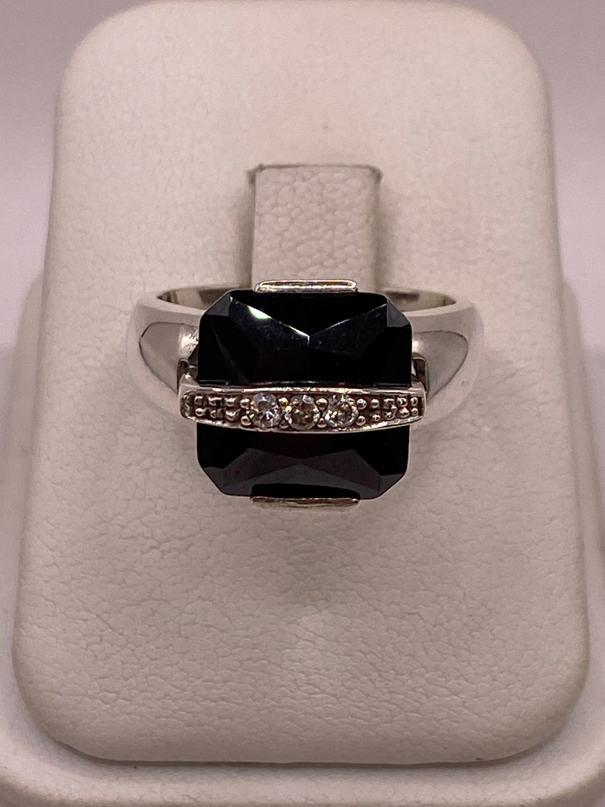 Anillo de Plata Ley 925 con Zirconia Negra