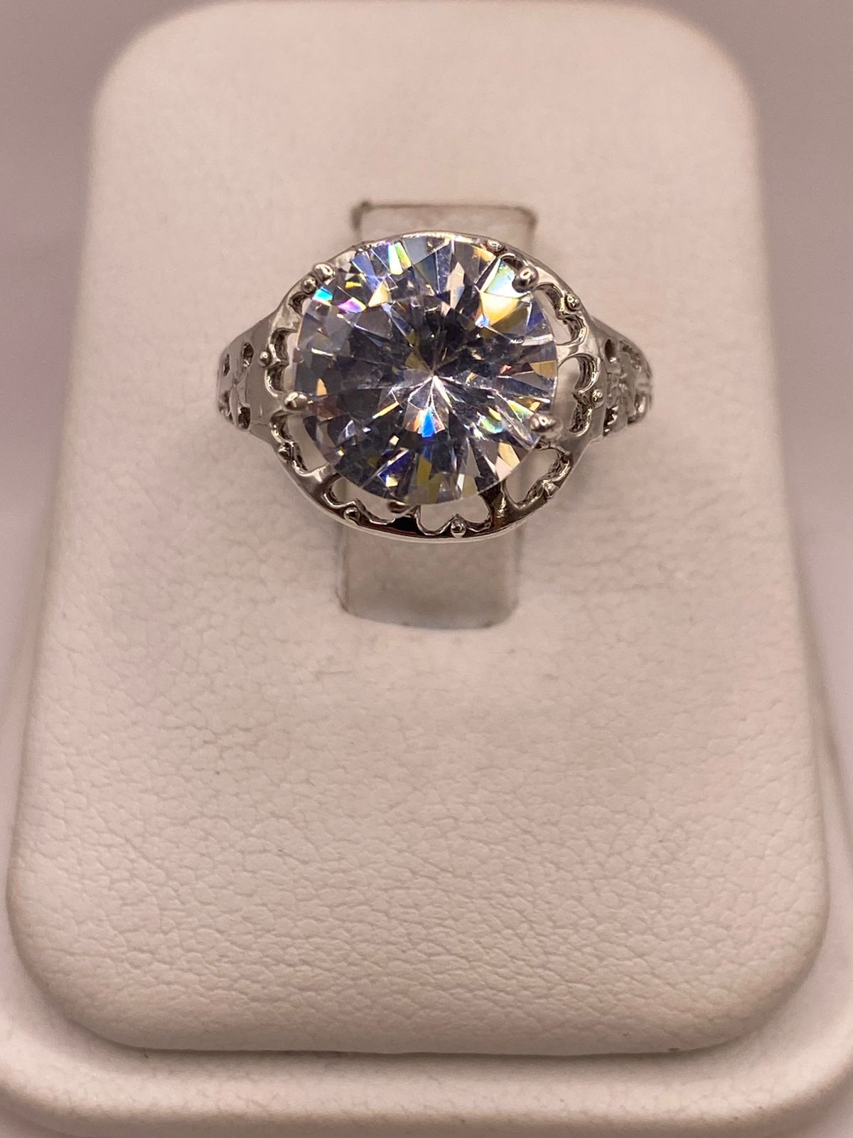 Anillo de Plata Ley 925 con Zirconia Redonda Cristal