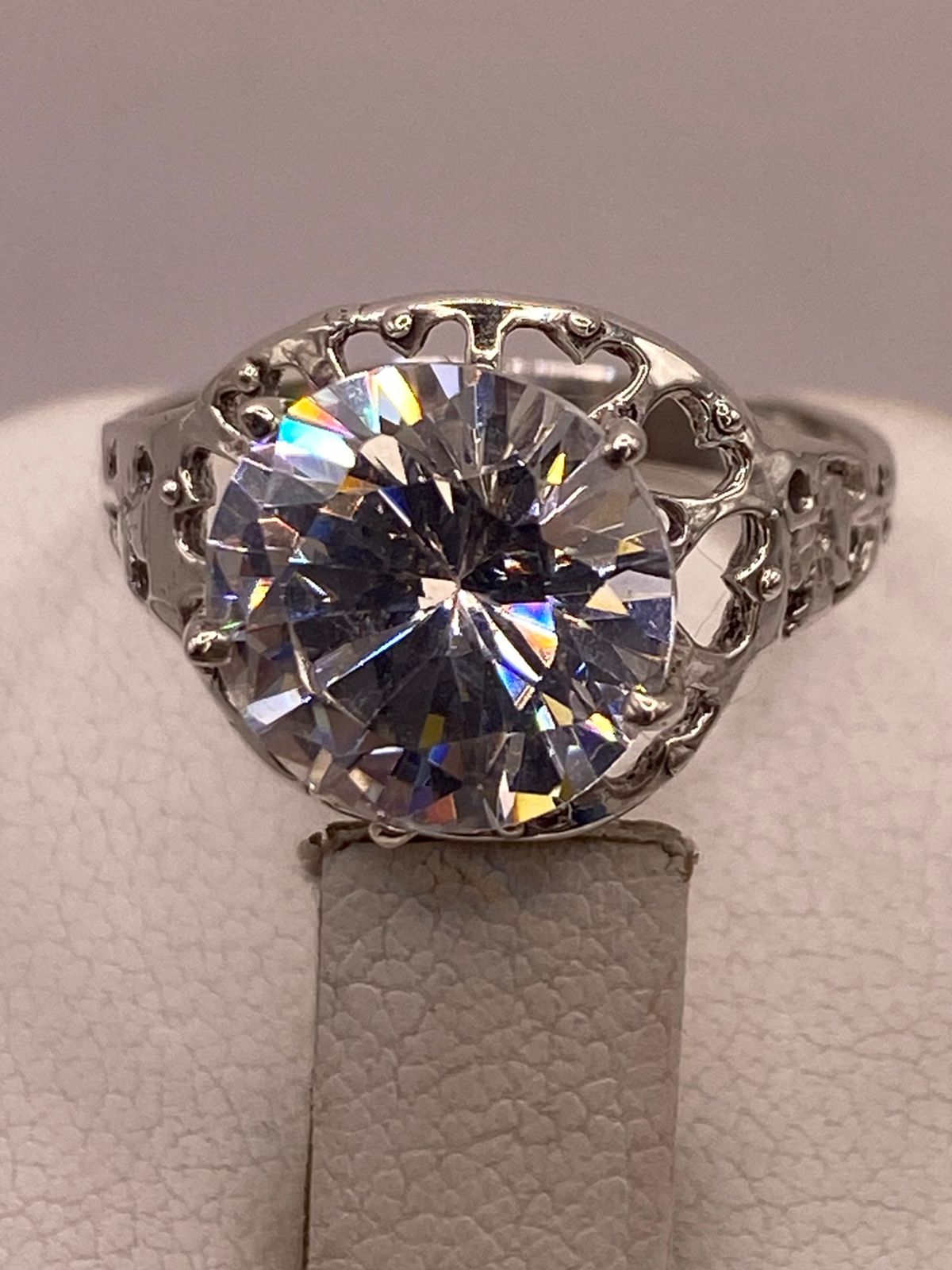Anillo de Plata Ley 925 con Zirconia Redonda Cristal