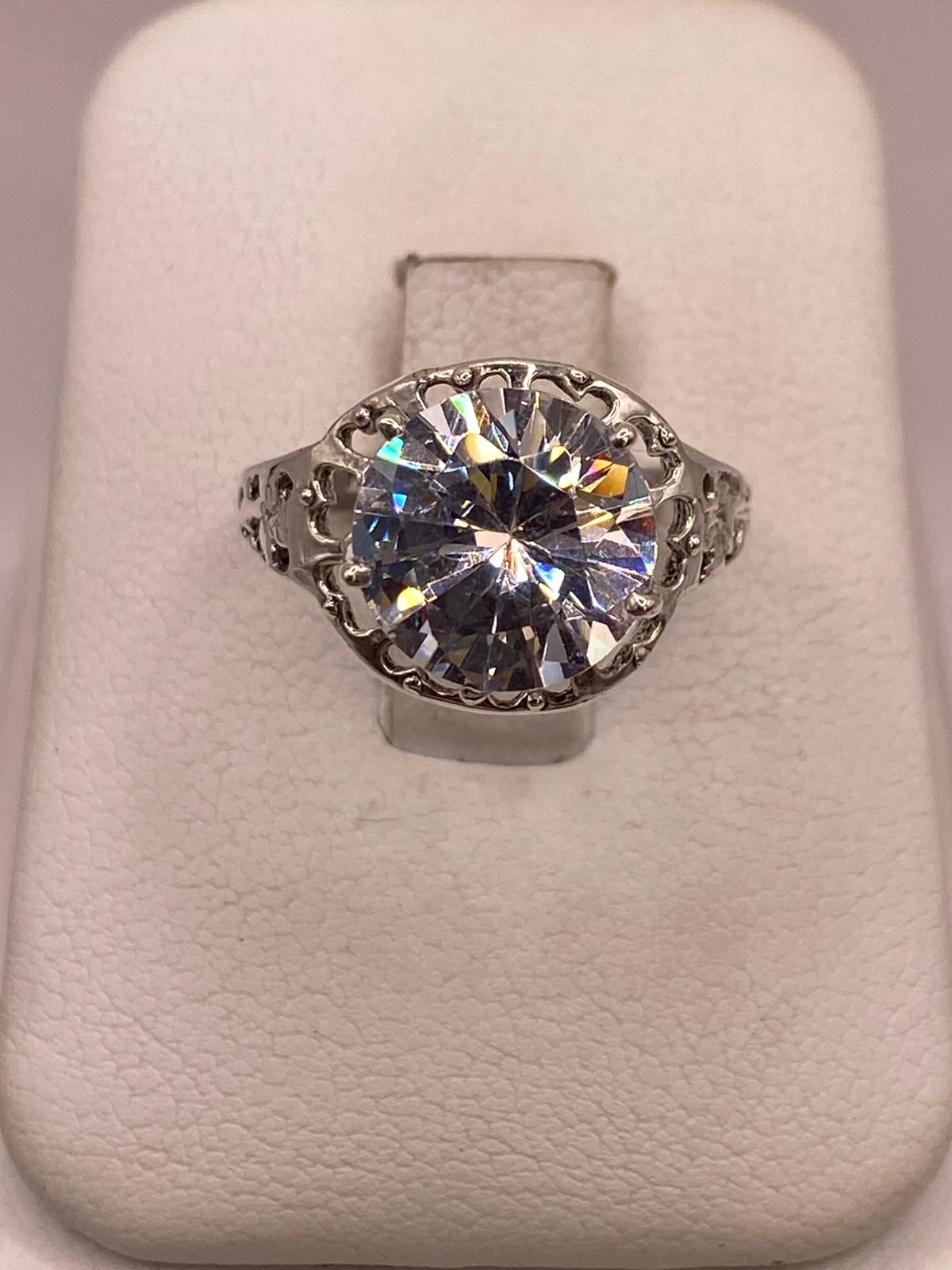 Anillo de Plata Ley 925 con Zirconia Redonda Cristal