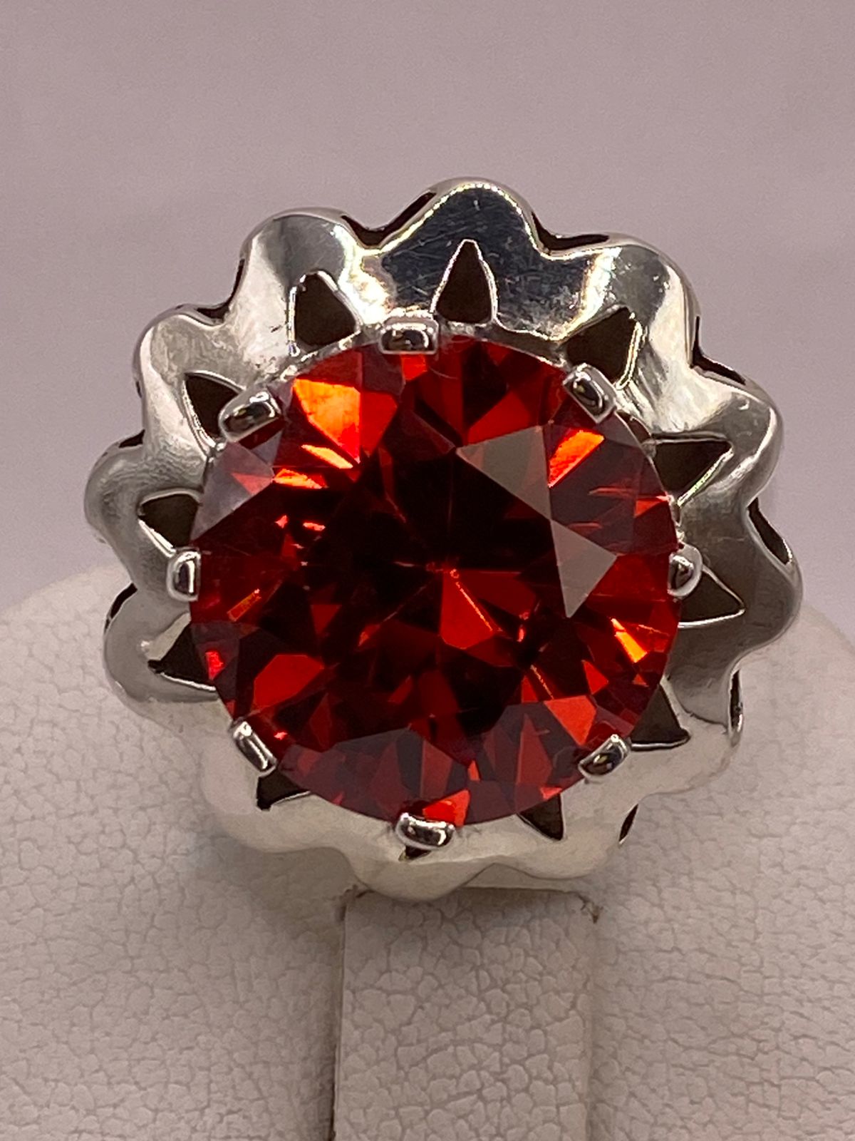 Anillo de Plata Ley 925 con Zirconia Roja Diseño Floral