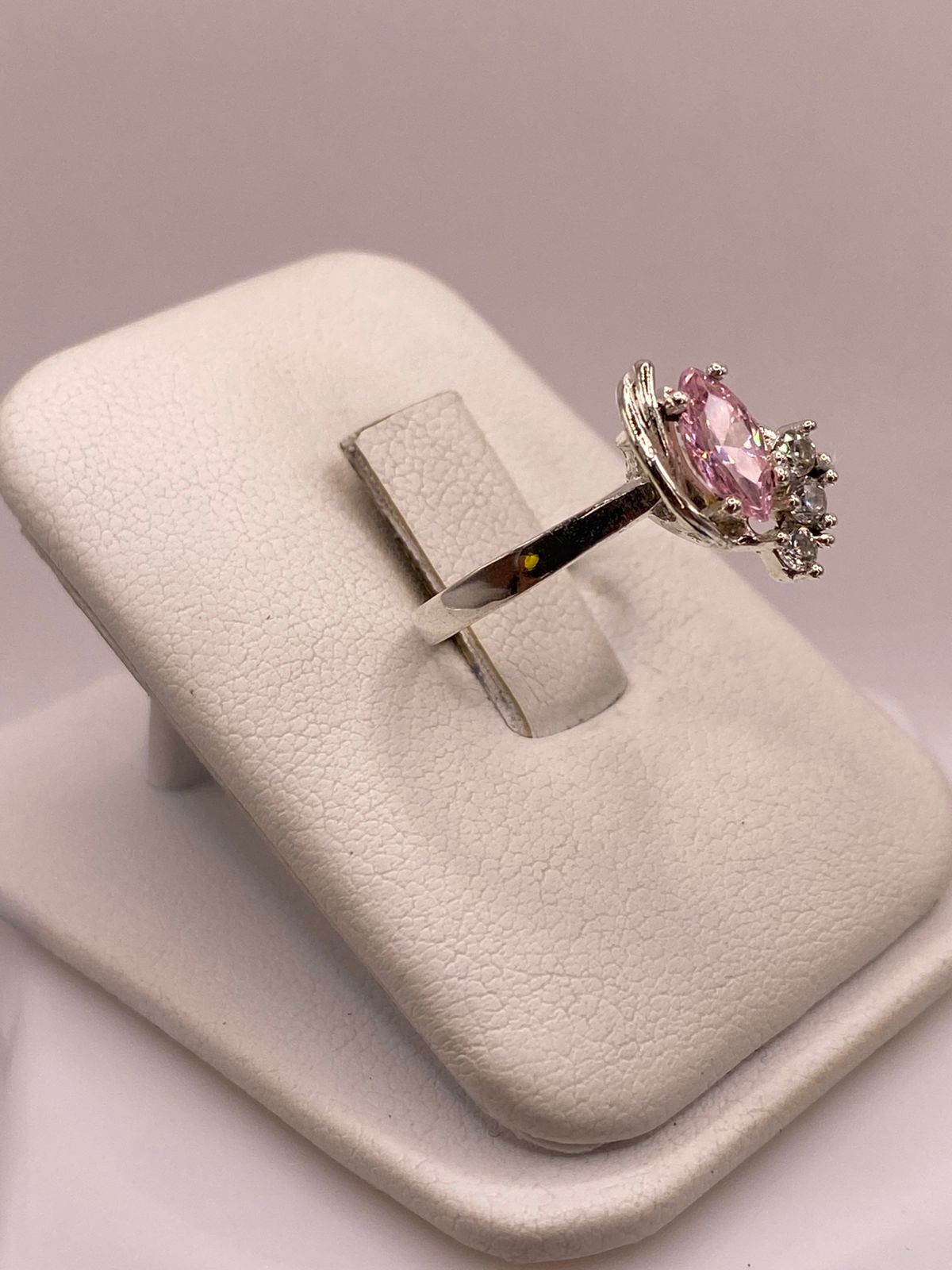 Anillo de Plata Ley 925 con Zirconia Rosa Corte Marquesa