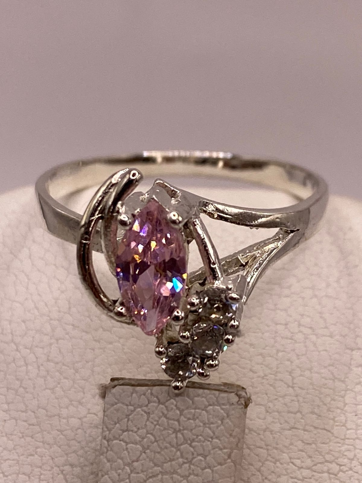 Anillo de Plata Ley 925 con Zirconia Rosa Corte Marquesa