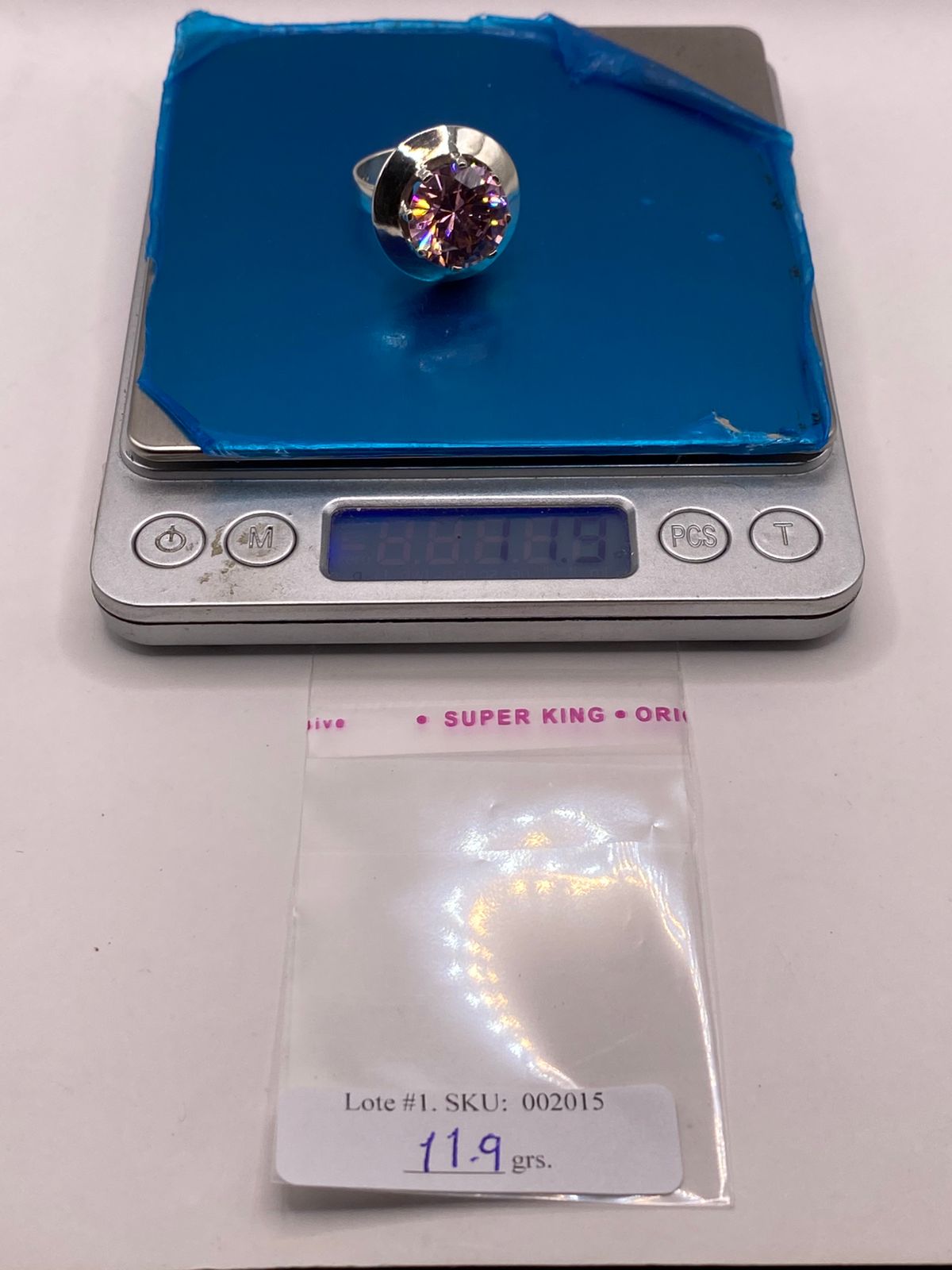 Anillo de Plata Ley 925 con Zirconia Rosa Corte Redondo Diseño Escultural