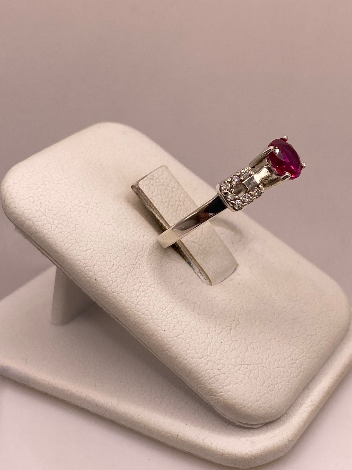 Anillo de Plata Ley 925 con Zirconia Rosa Diseño Elegante