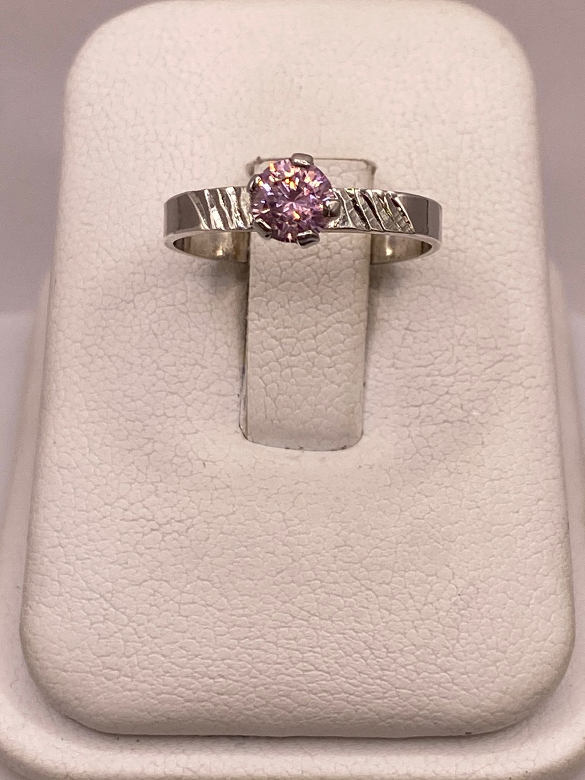 Anillo de Plata Ley 925 con Zirconia Rosa Redonda