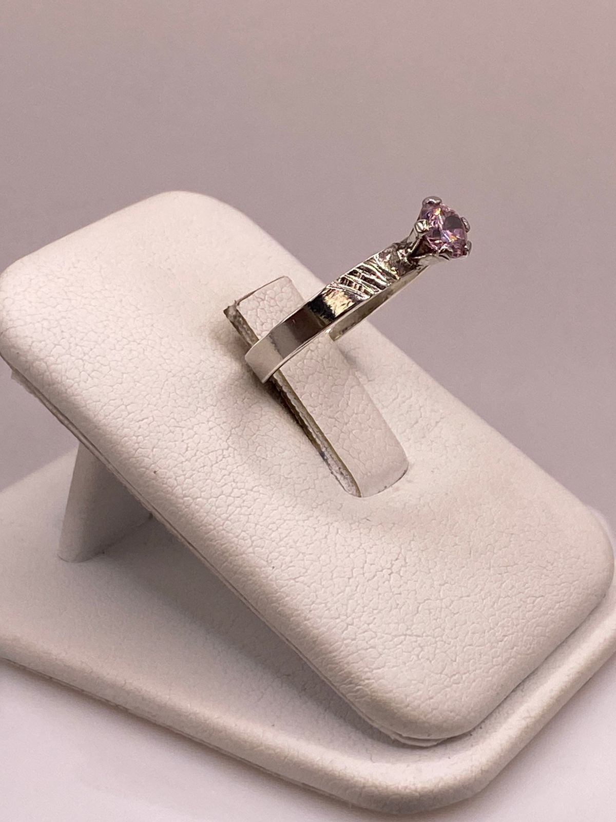 Anillo de Plata Ley 925 con Zirconia Rosa Redonda
