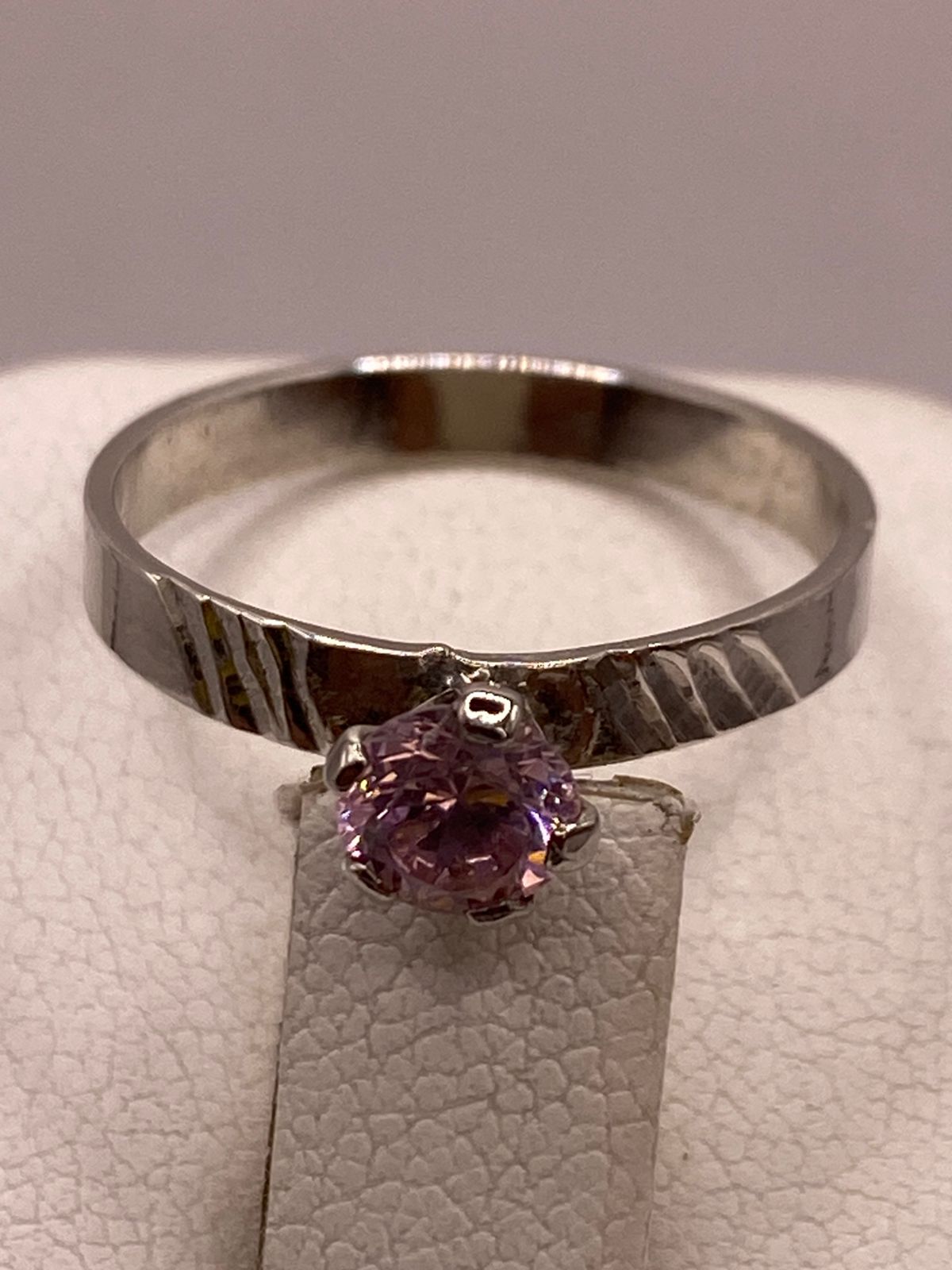 Anillo de Plata Ley 925 con Zirconia Rosa Redonda