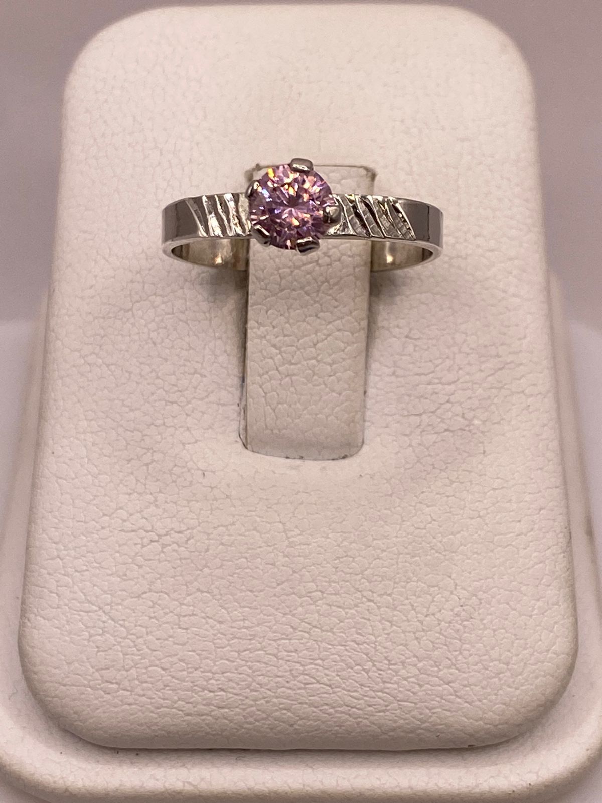 Anillo de Plata Ley 925 con Zirconia Rosa Redonda
