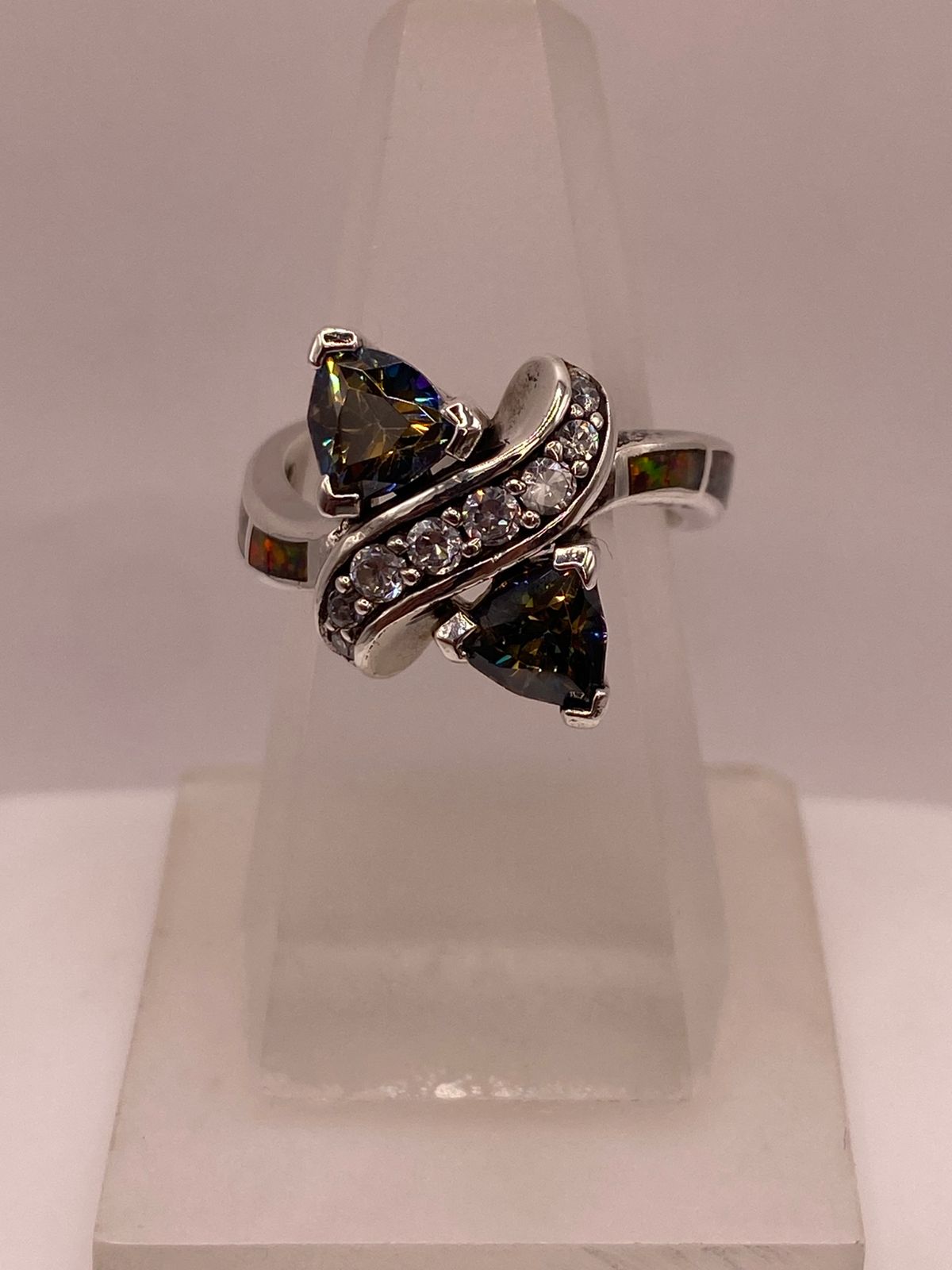 ANILLO DE PLATA LEY 925 CON ZIRCONIAS TRILLON OSCURAS, ÓPALO DE FUEGO Y ZIRCONIAS