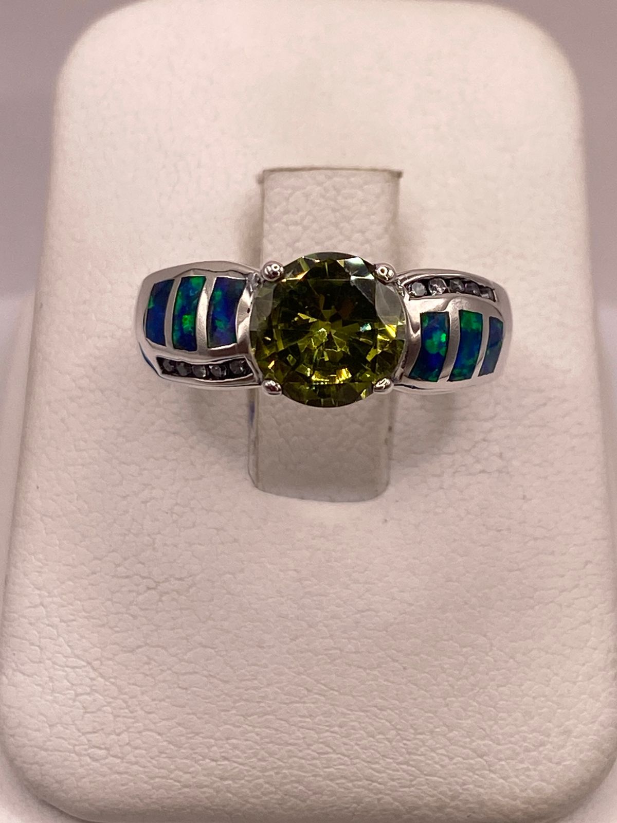ANILLO DE PLATA LEY 925 CON ZIRCONIA VERDE OLIVO, ÓPALO DE FUEGO Y ZIRCONIAS