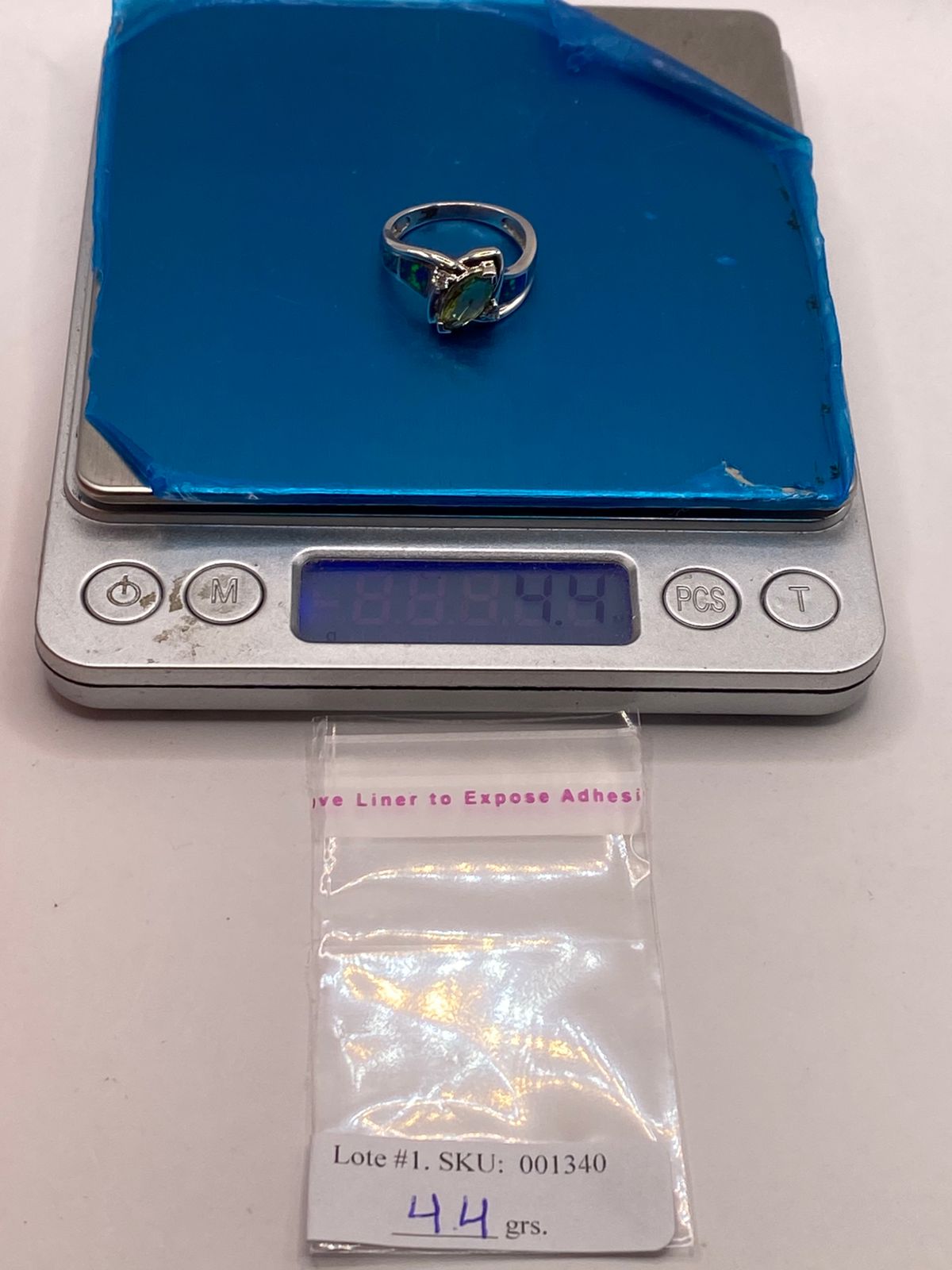 Anillo de Plata Ley 925 con Zirconia Verde, Ópalo de Fuego y Diseño Elegante