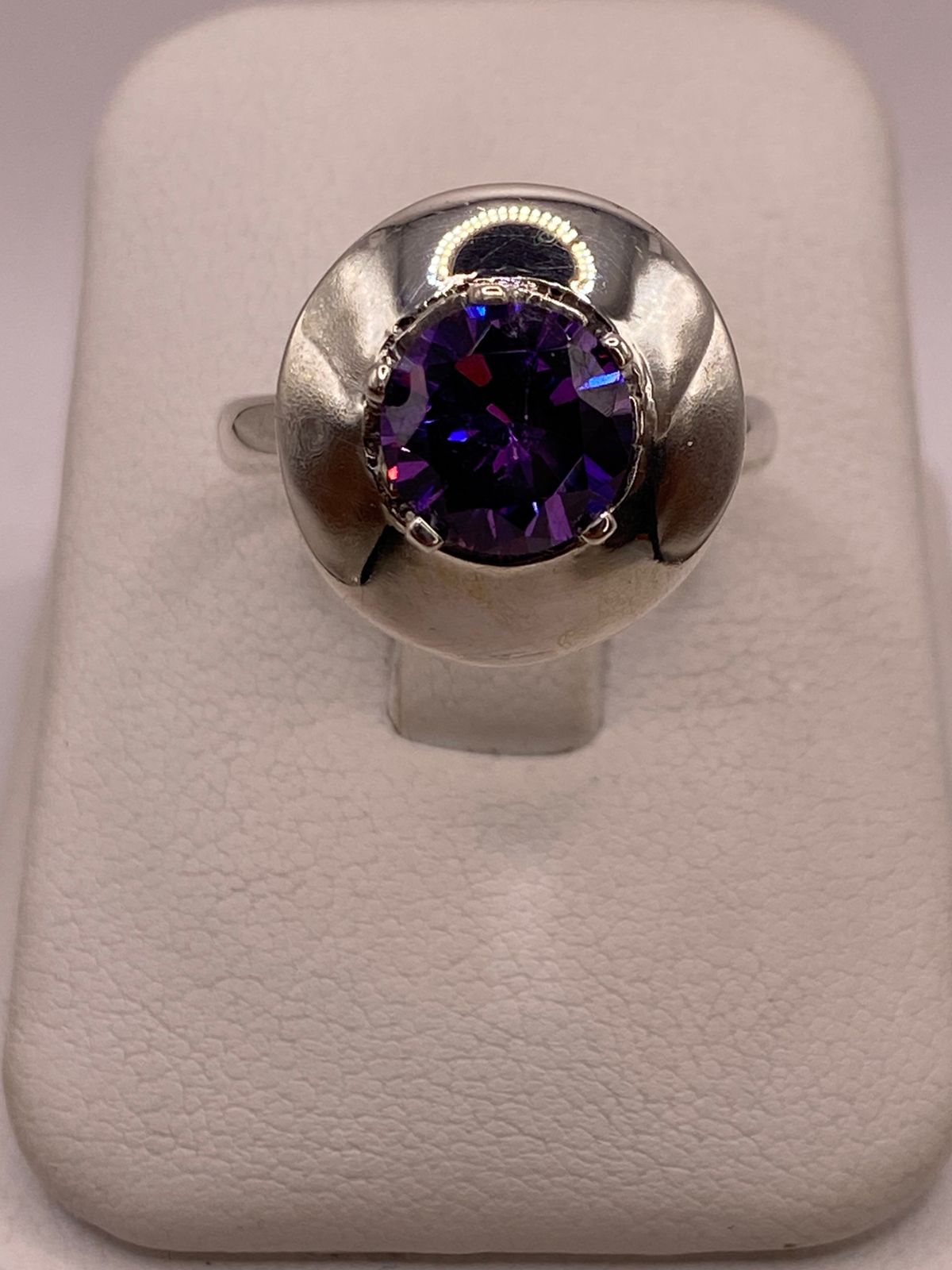 Anillo de Plata Ley 925 con Zirconia Violeta