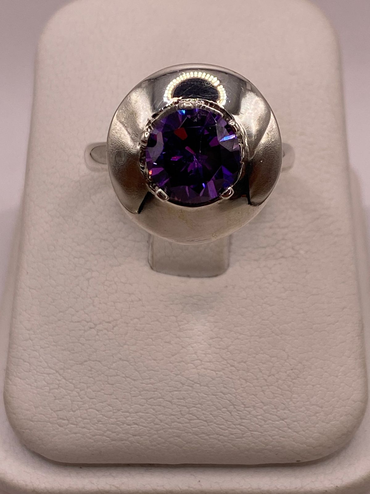 Anillo de Plata Ley 925 con Zirconia Violeta