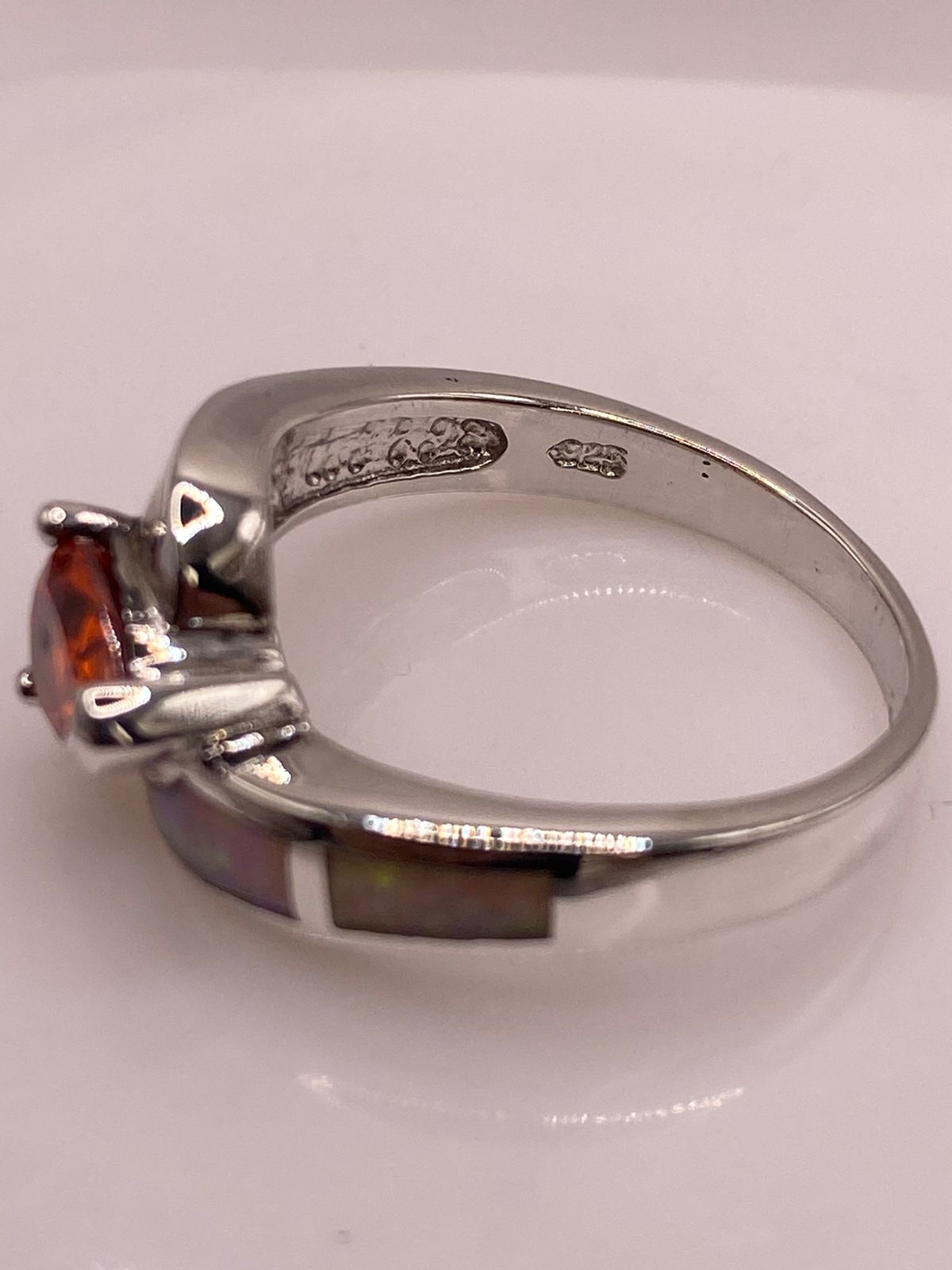 Anillo de Plata Ley 925 con Zirconia Naranja y Ópalo de Fuego