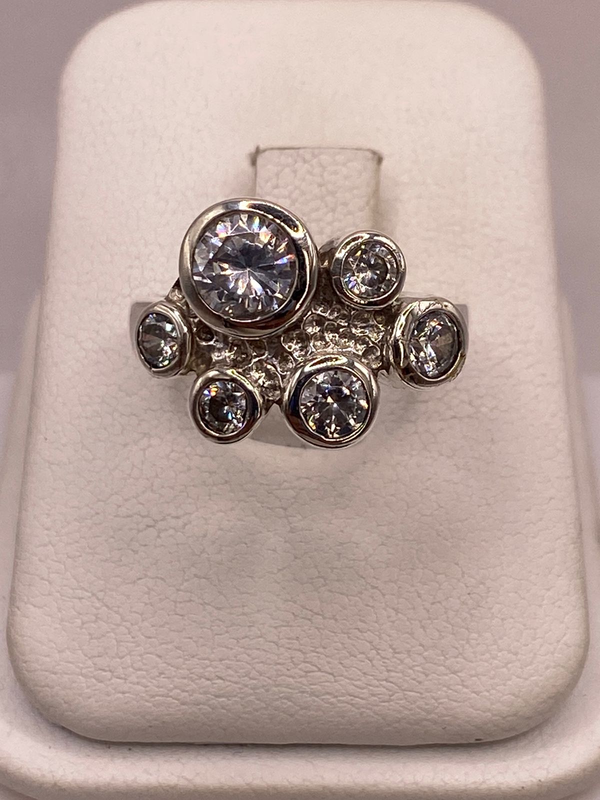 Anillo de Plata Ley 925 con Zirconias Blancas