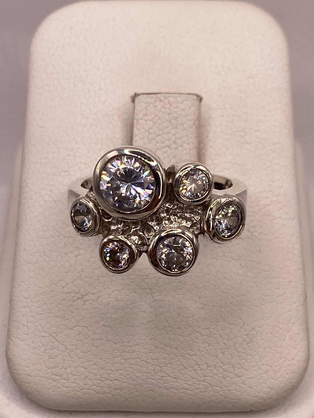Anillo de Plata Ley 925 con Zirconias Blancas
