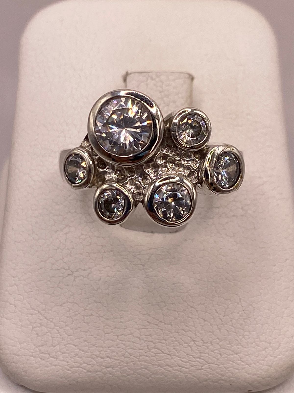 Anillo de Plata Ley 925 con Zirconias Blancas