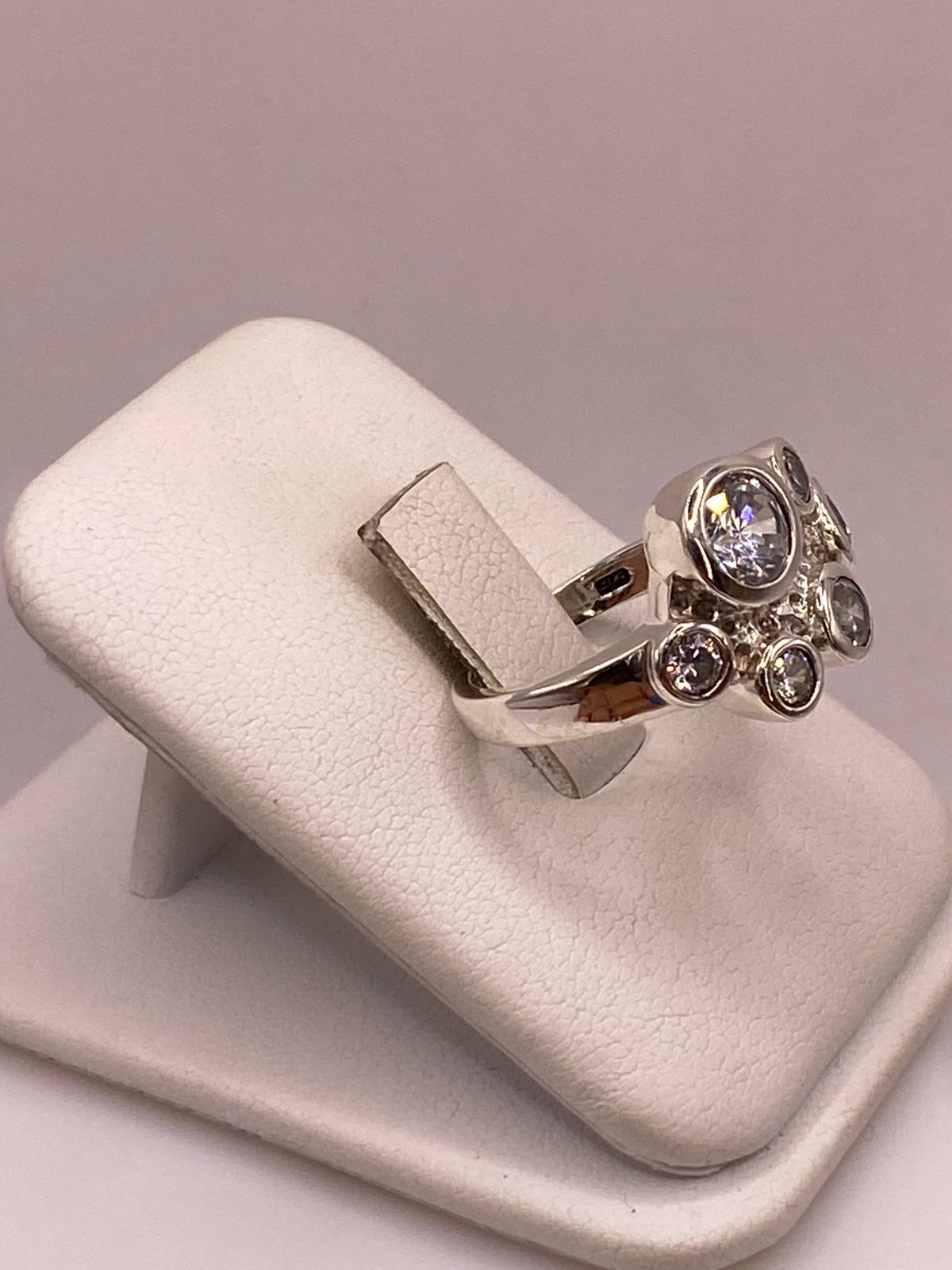 Anillo de Plata Ley 925 con Zirconias Blancas