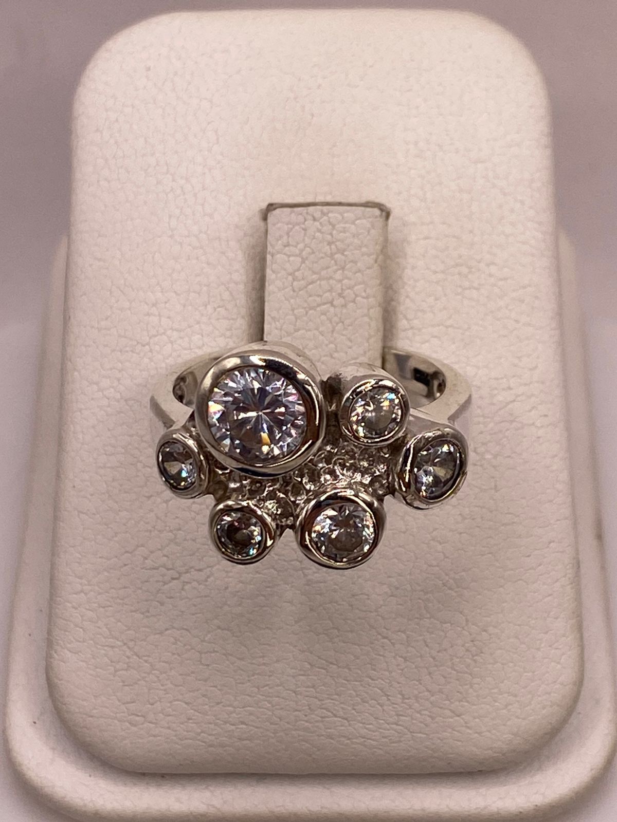 Anillo de Plata Ley 925 con Zirconias Blancas
