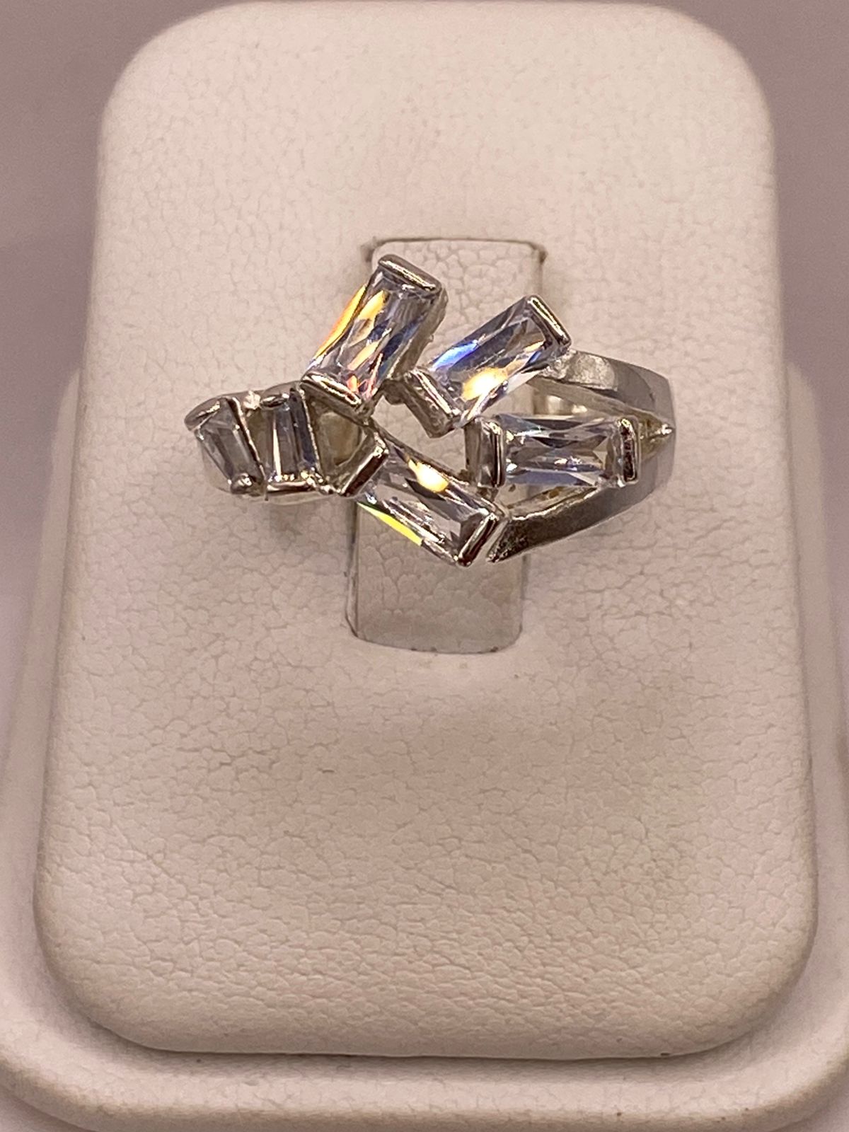 Anillo de Plata Ley 925 con Zirconias Blancas Rectangulares