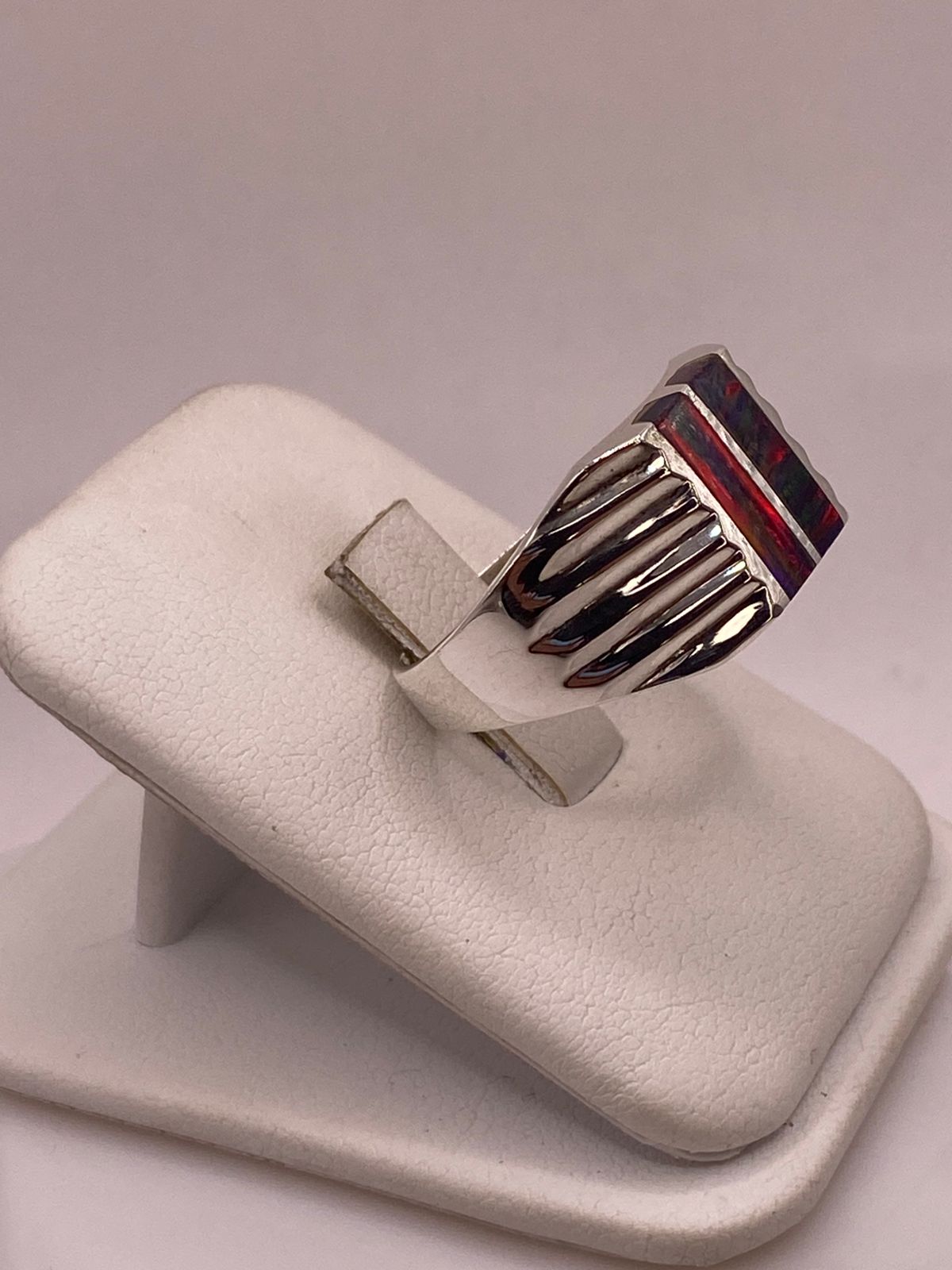 ANILLO DE PLATA LEY 950 CON INCRUSTACIÓN IRIDISCENTE