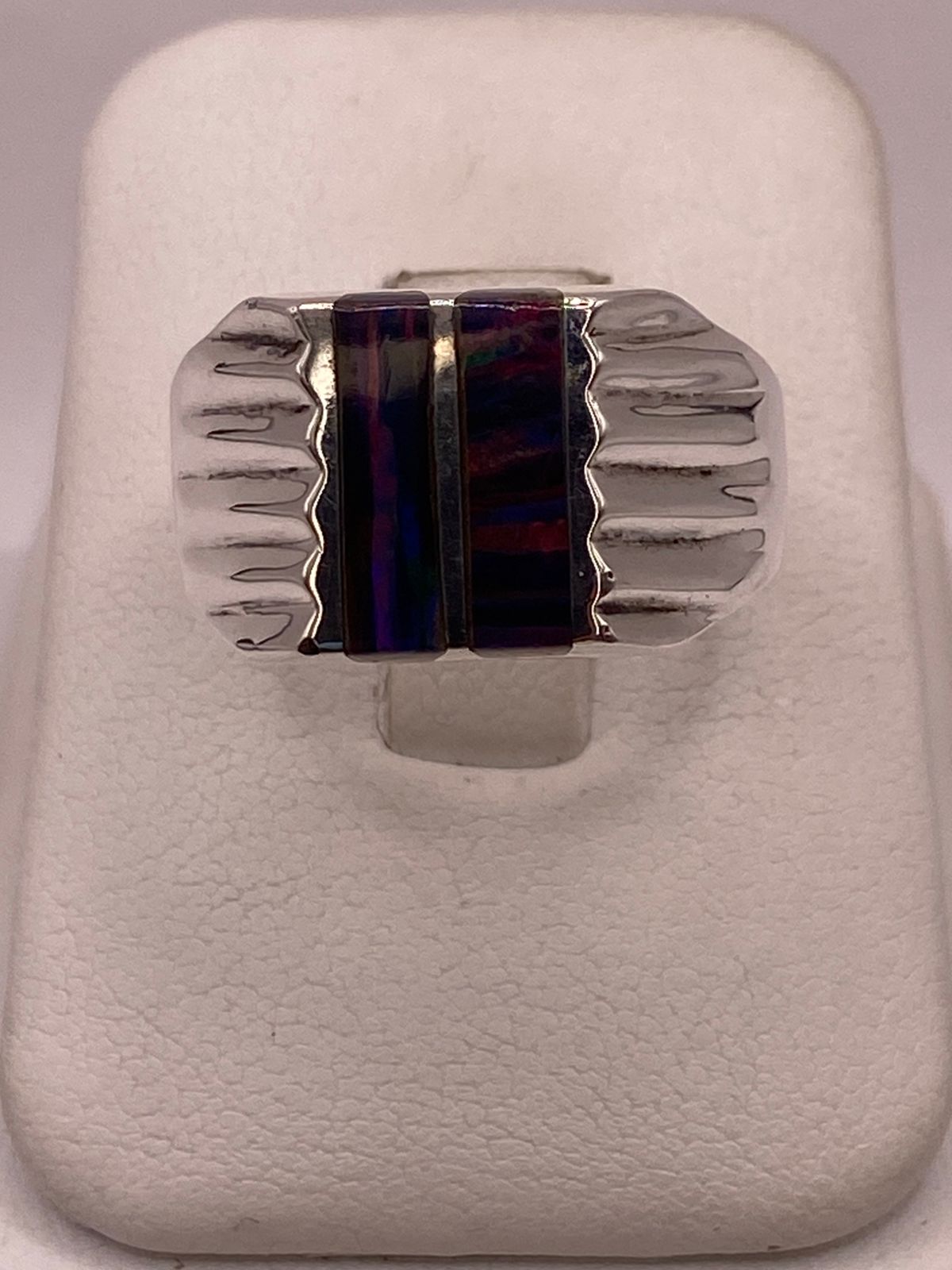 ANILLO DE PLATA LEY 950 CON INCRUSTACIÓN IRIDISCENTE