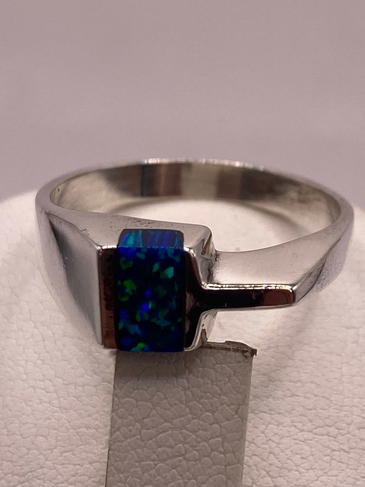 Anillo de Plata Ley 950 con Ópalo Azul Geométrico