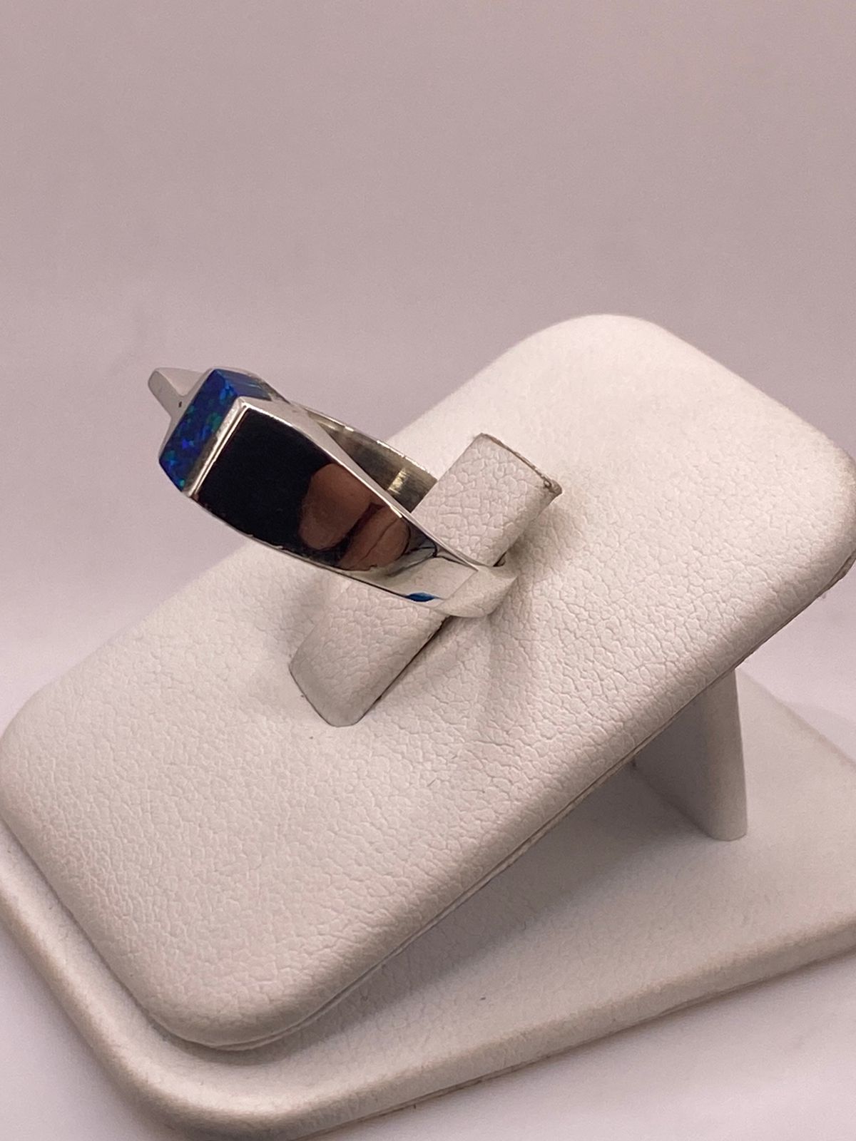 Anillo de Plata Ley 950 con Ópalo Azul Geométrico