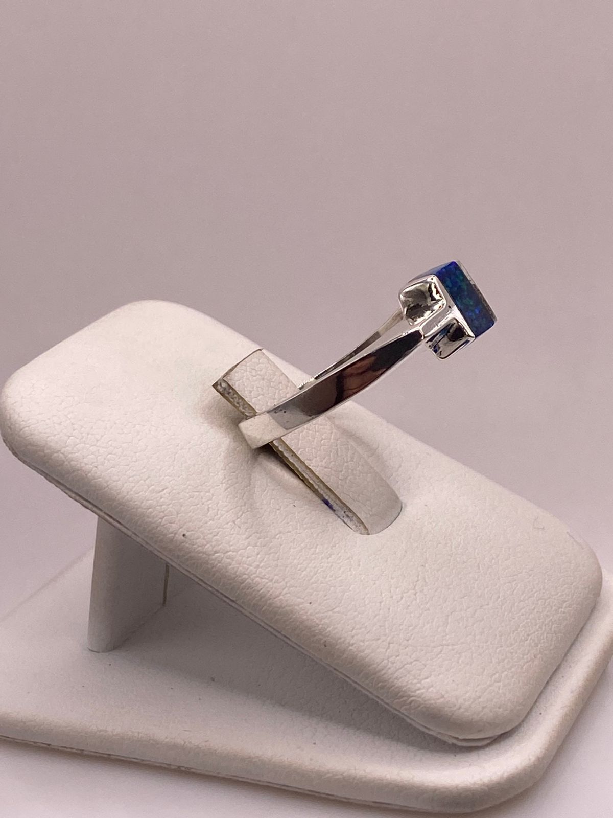 Anillo de Plata Ley 950 con Ópalo Azul Geométrico