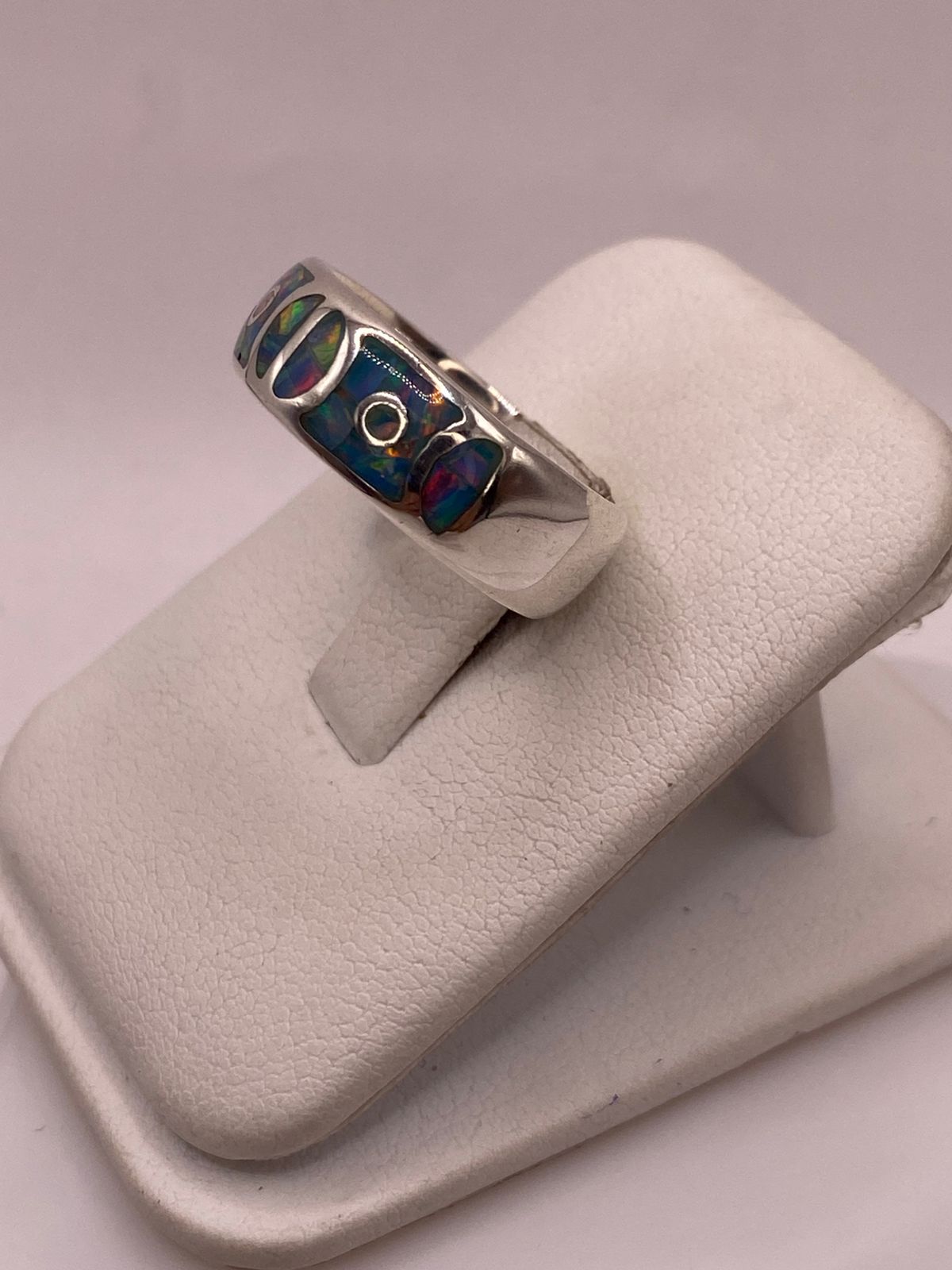 ANILLO DE PLATA LEY 950 CON ÓPALO DE FUEGO AZUL REY