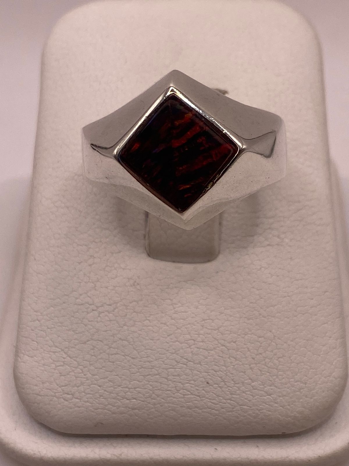 ANILLO DE PLATA LEY 950 CON ÓPALO DE FUEGO ROJO