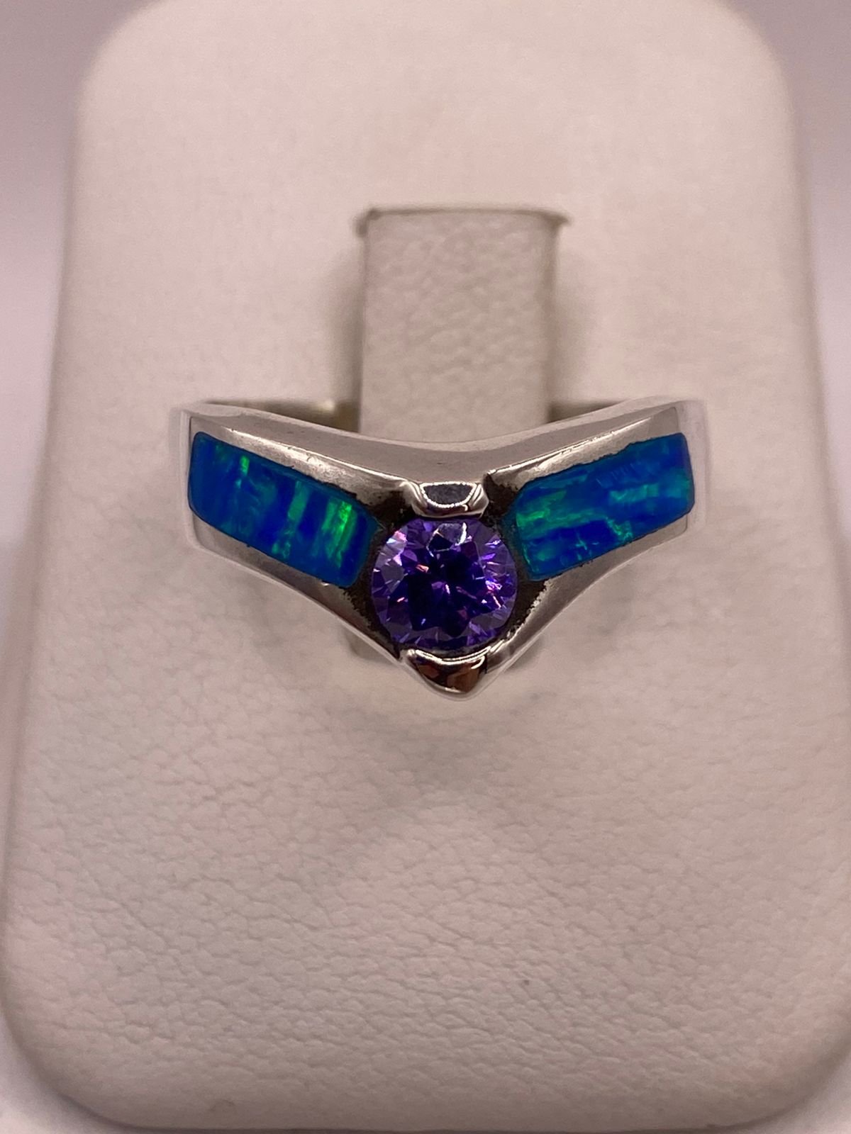 ANILLO DE PLATA LEY 9250 CON ÓPALO DE FUEGO Y ZIRCONIA MORADA