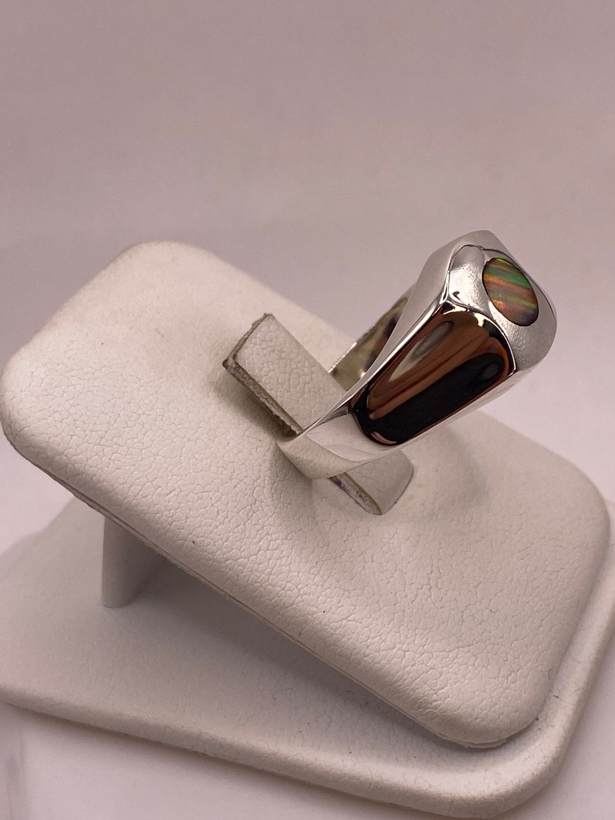 Anillo de Plata Ley 950 con Ópalo Iridiscente