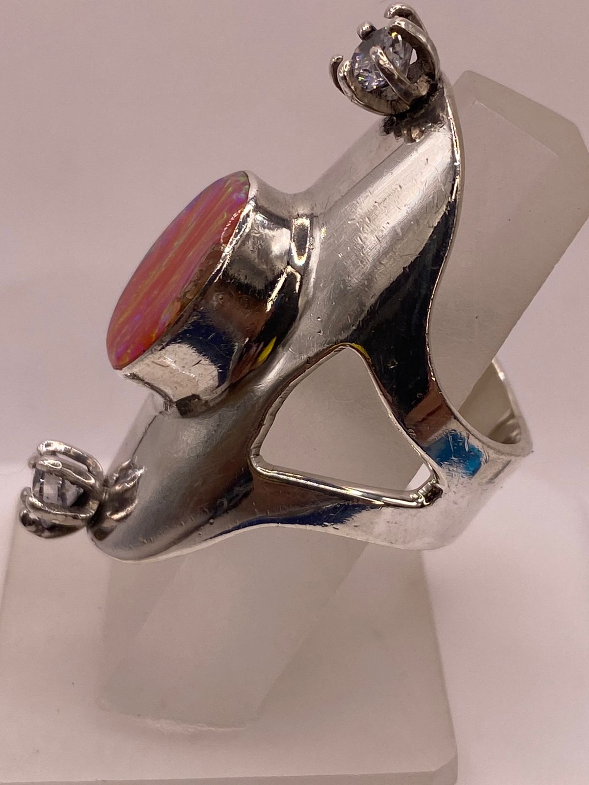 ANILLO DE PLATA LEY 950 CON ÓPALO MULTICOLOR