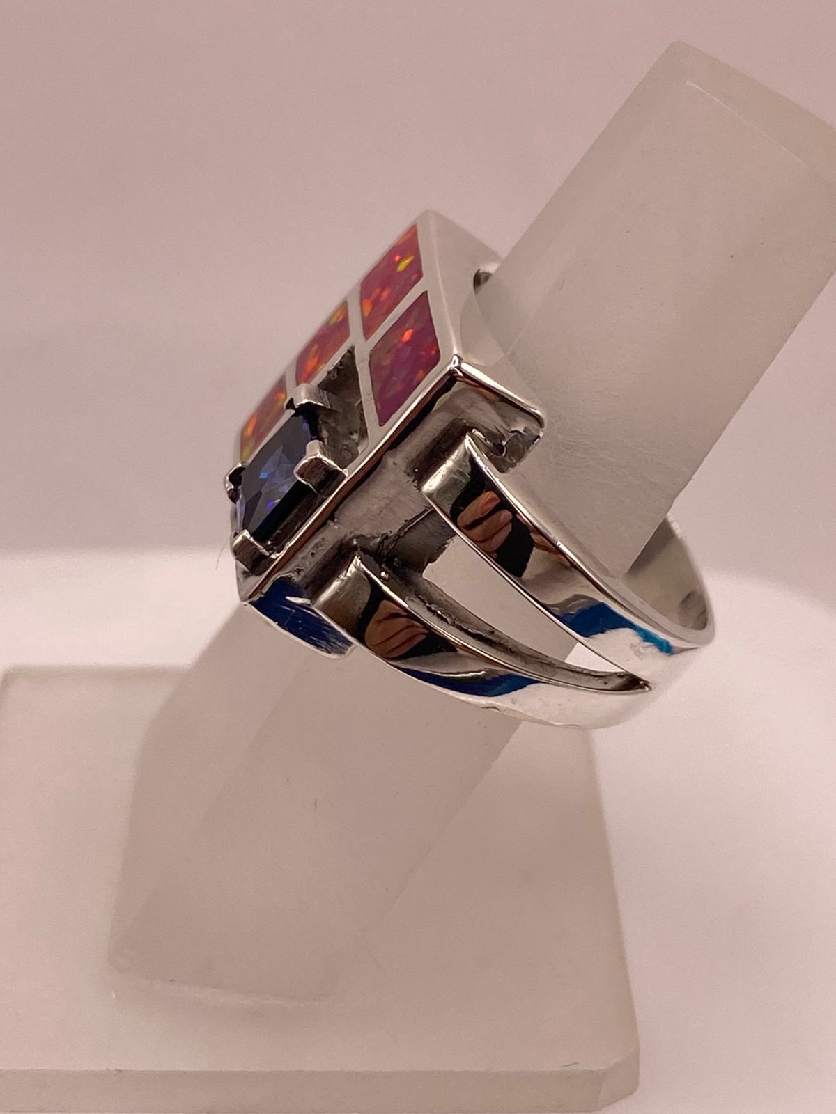 Anillo de Plata .950 con Ópalo de Fuego y Zirconia Azul Diseño Geométrico Moderno