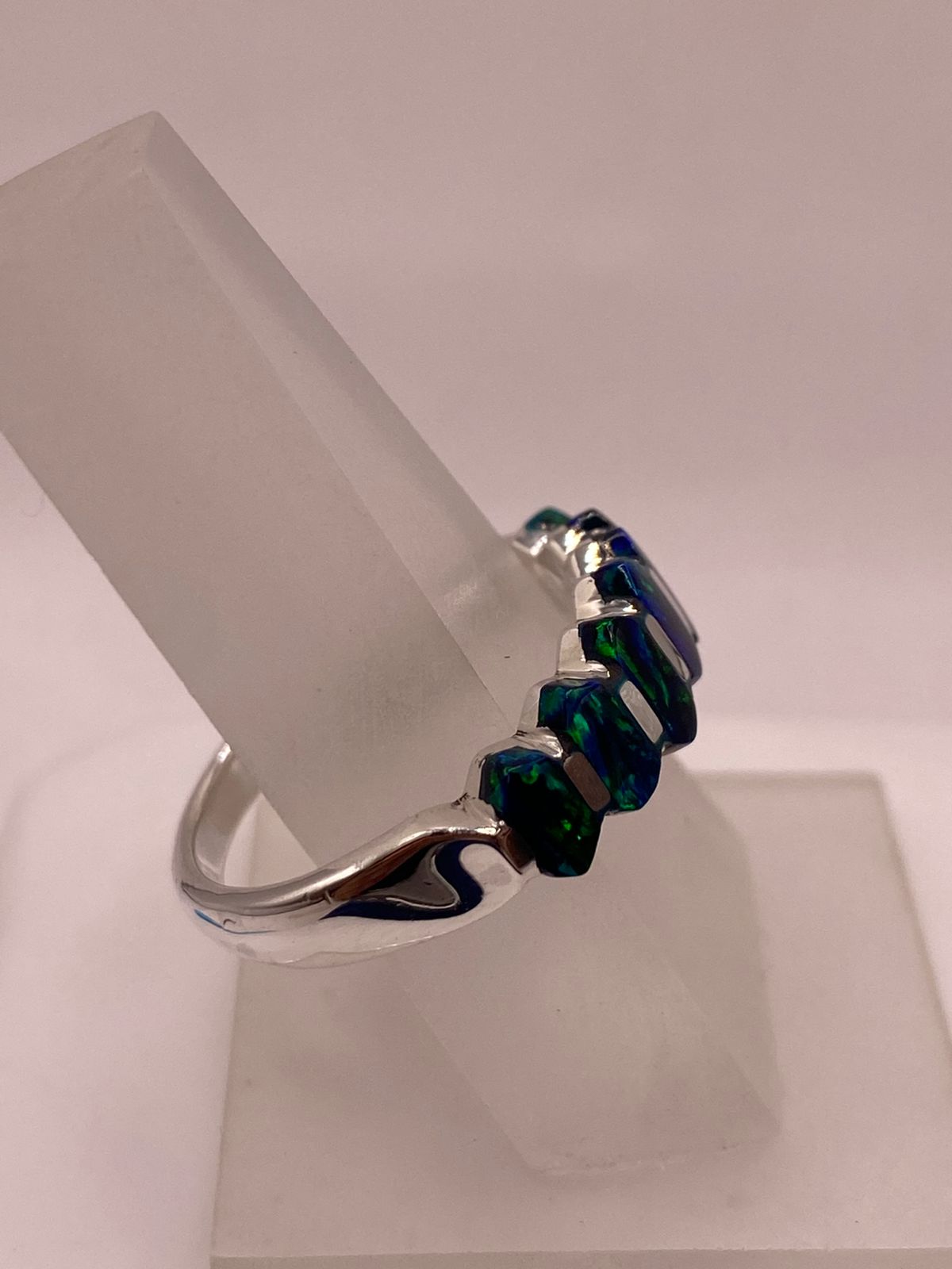 💙 ANILLO DE PLATA .950 CON ÓPALO DE FUEGO AZUL DISEÑO CONTEMPORÁNEO MULTIPIEDRA