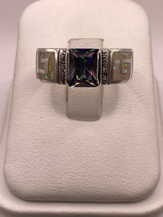 Anillo de Plata .950 con Ópalo de Fuego y Zirconia Diseño Greca Elegante 💎 en báscula mostrando peso