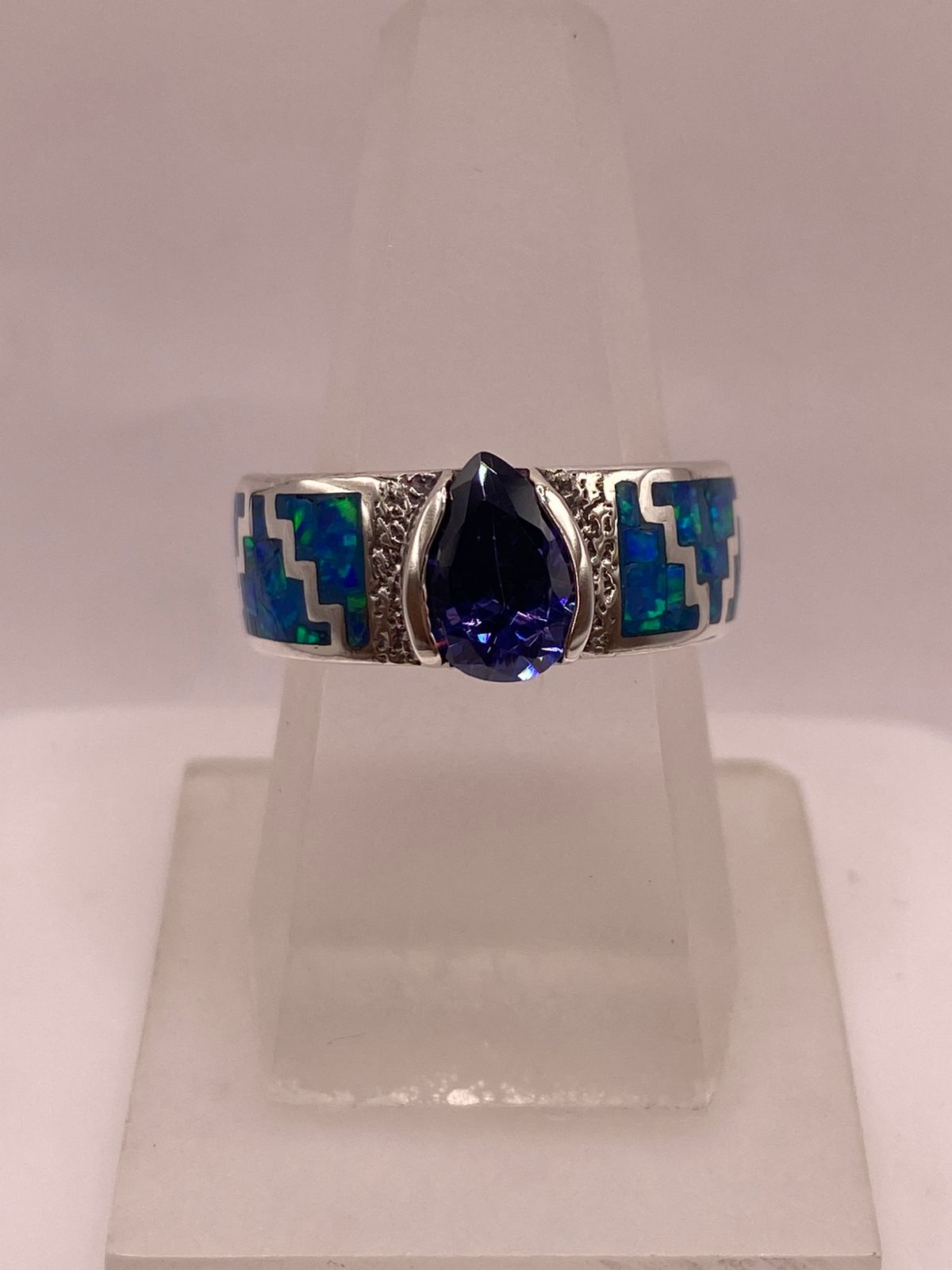 ANILLO DE PLATA .950 CON ZIRCONIA AZUL Y ÓPALO DISEÑO GRECA