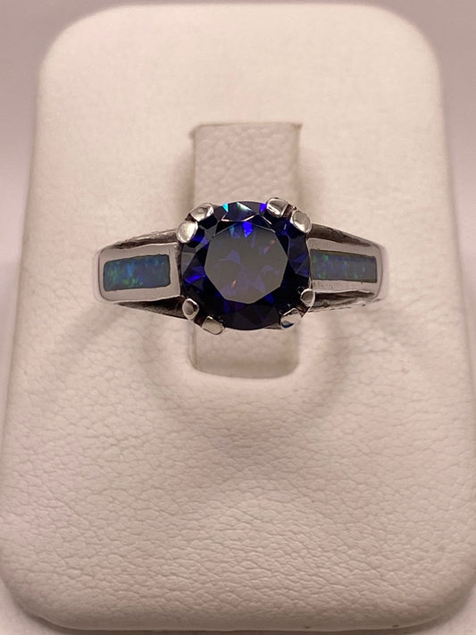 💙 Anillo de Plata .950 con Zirconia Azul y Ópalo de Fuego Diseño Solitario en báscula mostrando peso