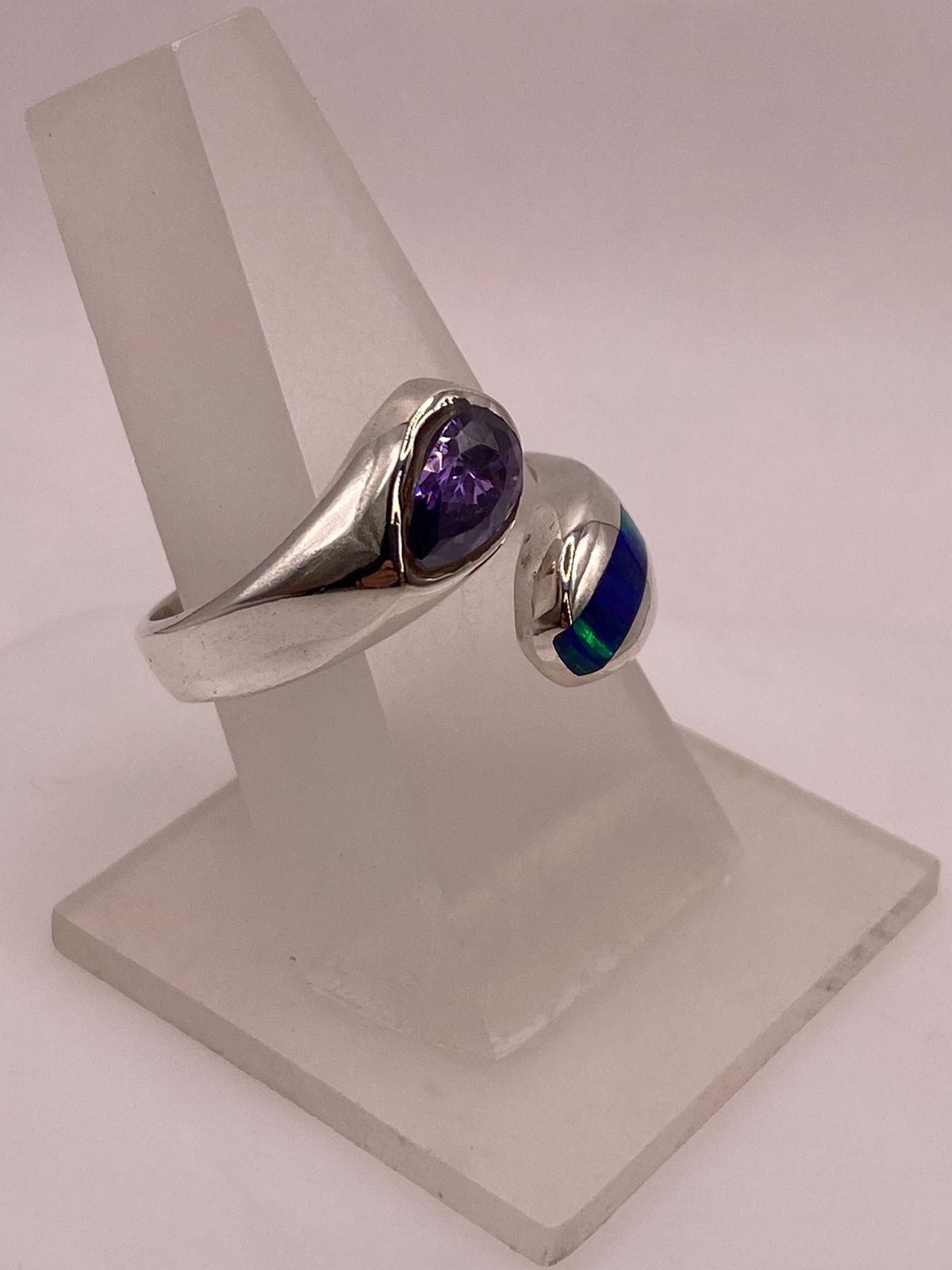 💜 ANILLO DE PLATA .950 CON ZIRCONIA MORADA Y ÓPALO DE FUEGO DISEÑO ABIERTO MODERNO