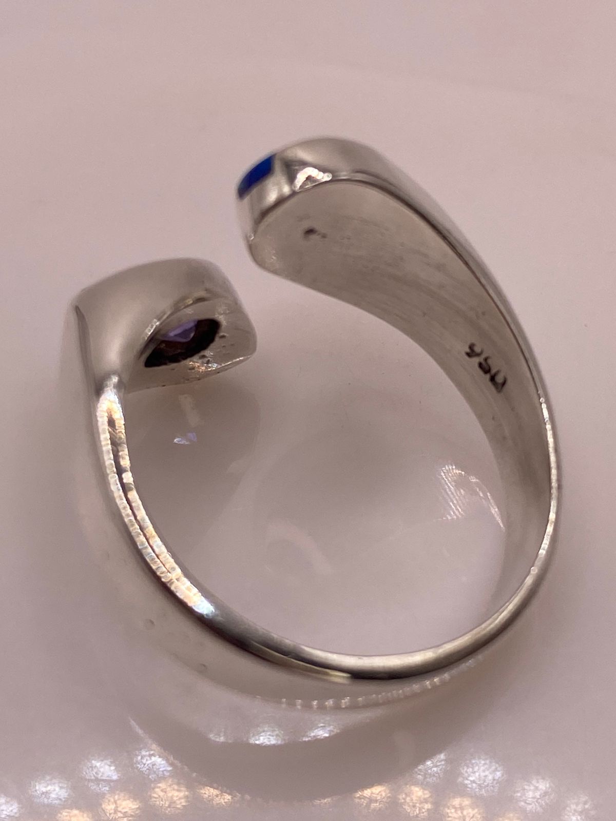 💜 Anillo de Plata .950 con Zirconia Morada y Ópalo de Fuego Diseño Abierto Moderno