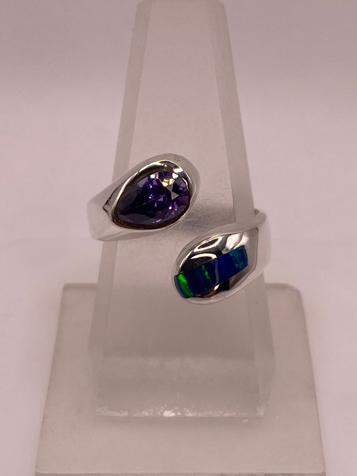 💜 Anillo de Plata .950 con Zirconia Morada y Ópalo de Fuego Diseño Abierto Moderno