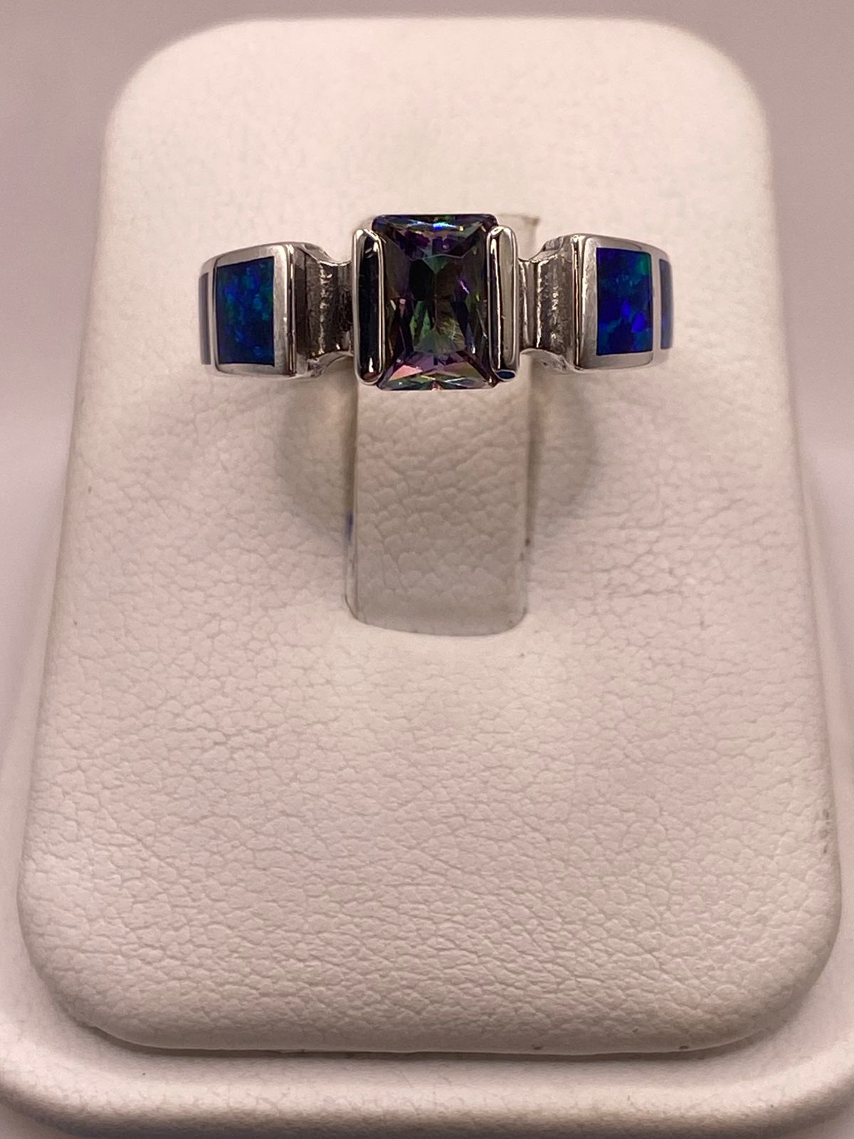 Anillo de Plata .950 con Zirconia y Ópalo de Fuego Diseño Geométrico Elegante