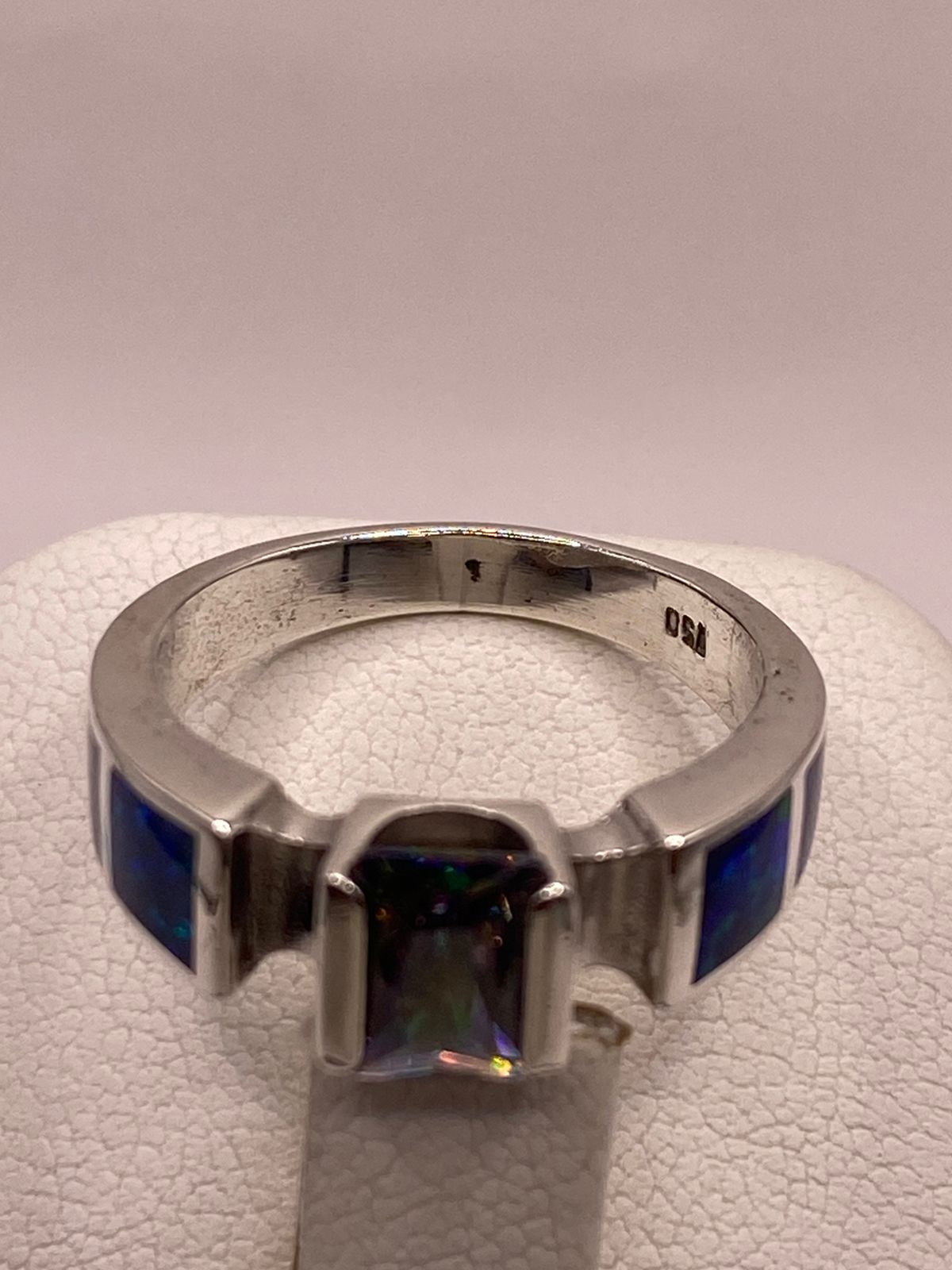 Anillo de Plata .950 con Zirconia y Ópalo de Fuego Diseño Geométrico Elegante